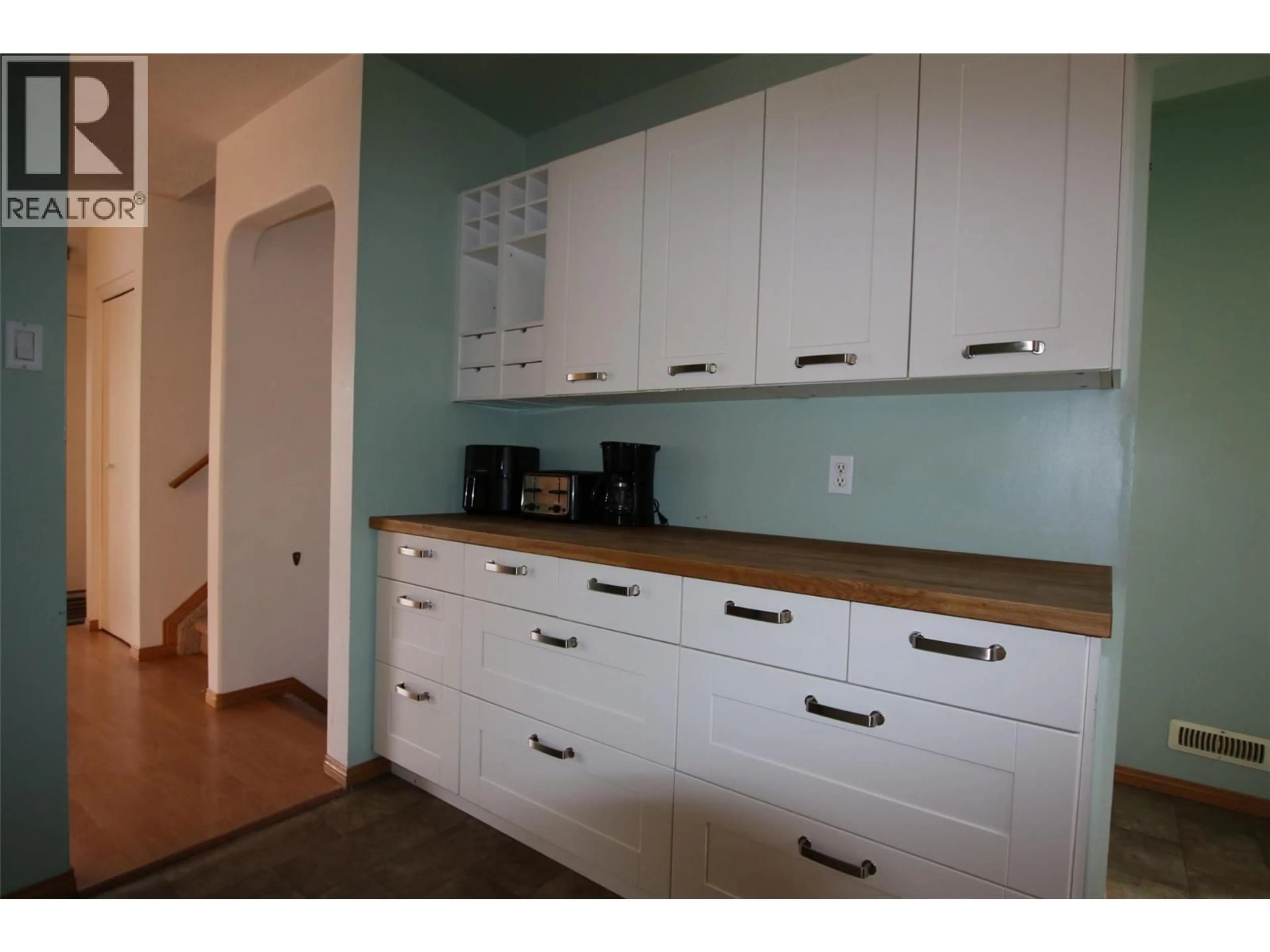 Standard kitchen, wood/laminate floor for 236 MURRAY DRIVE, Tumbler Ridge British Columbia V0C2W0