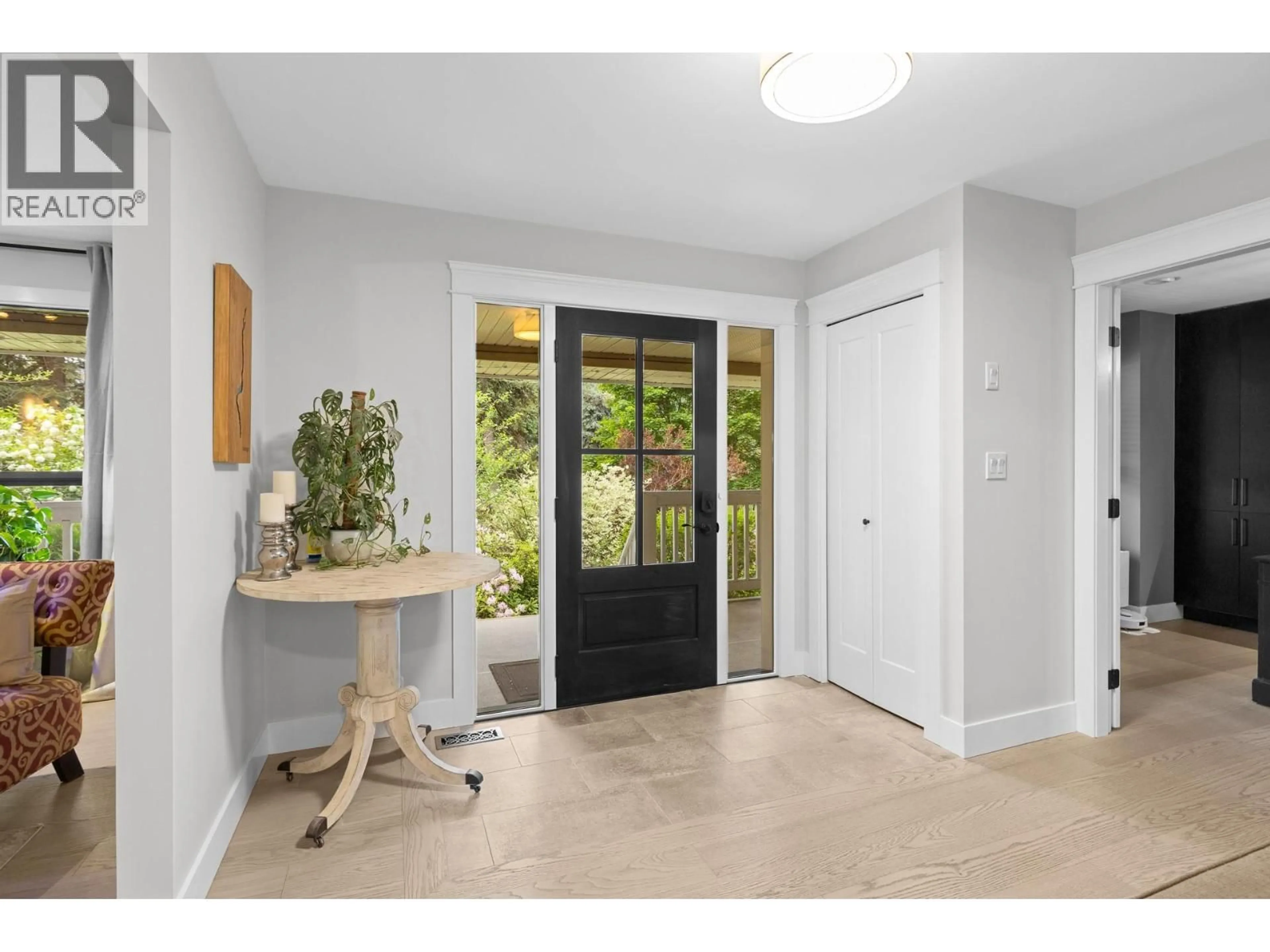 Indoor entryway for 7654 FALCONRIDGE CRESCENT, Kelowna British Columbia V1P1J1