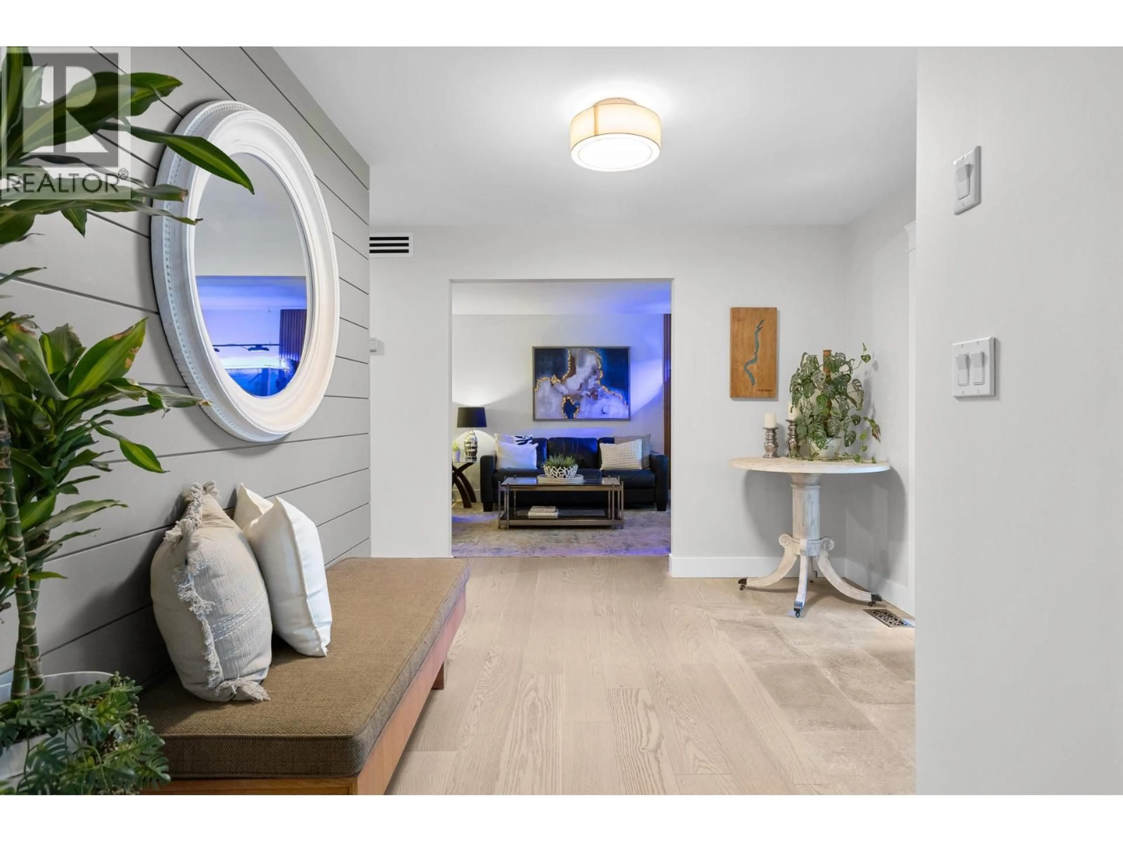 Indoor entryway for 7654 FALCONRIDGE CRESCENT, Kelowna British Columbia V1P1J1