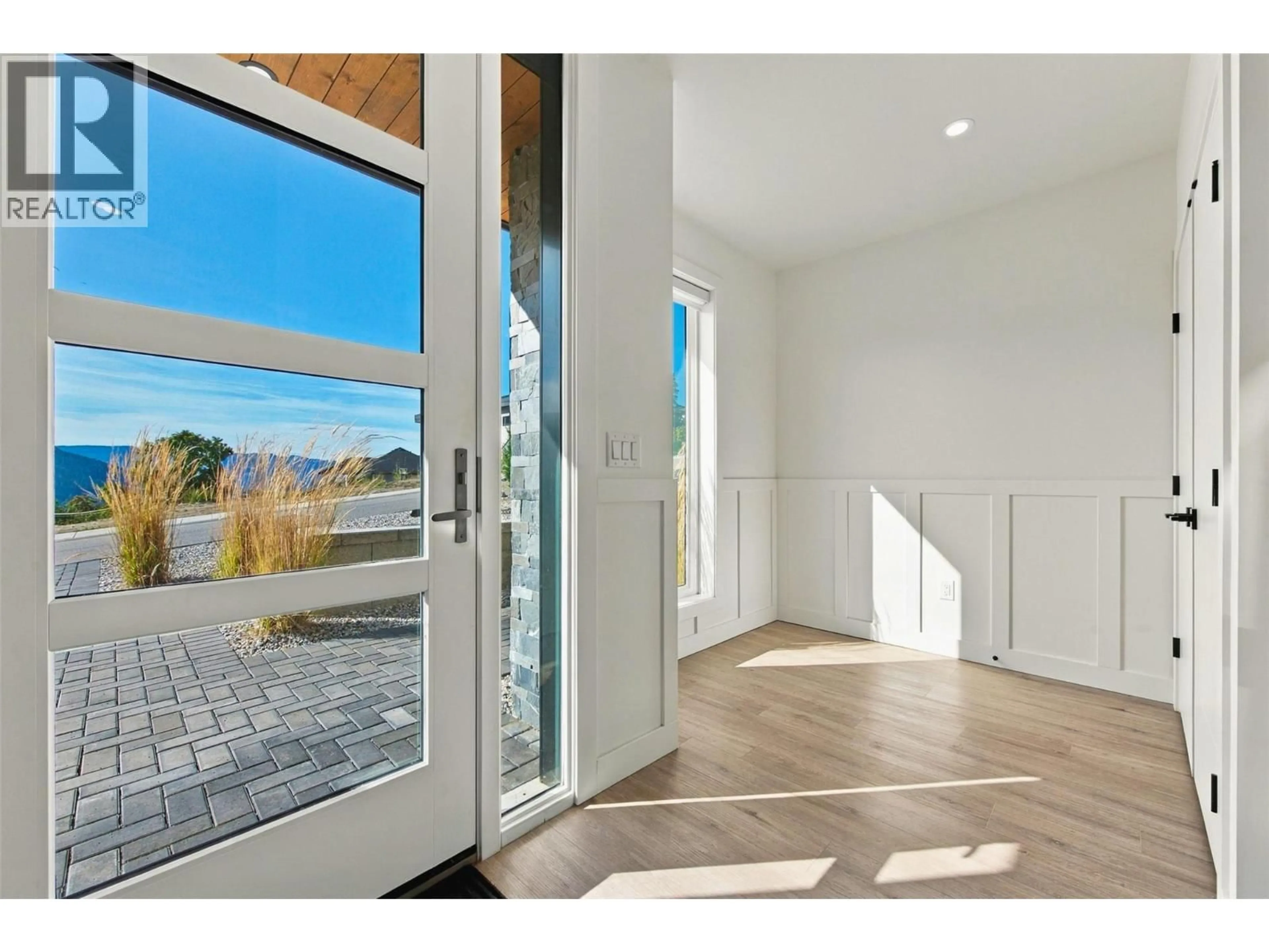 Indoor entryway for 137 WHITEFISH ROAD, Vernon British Columbia V1B3M5