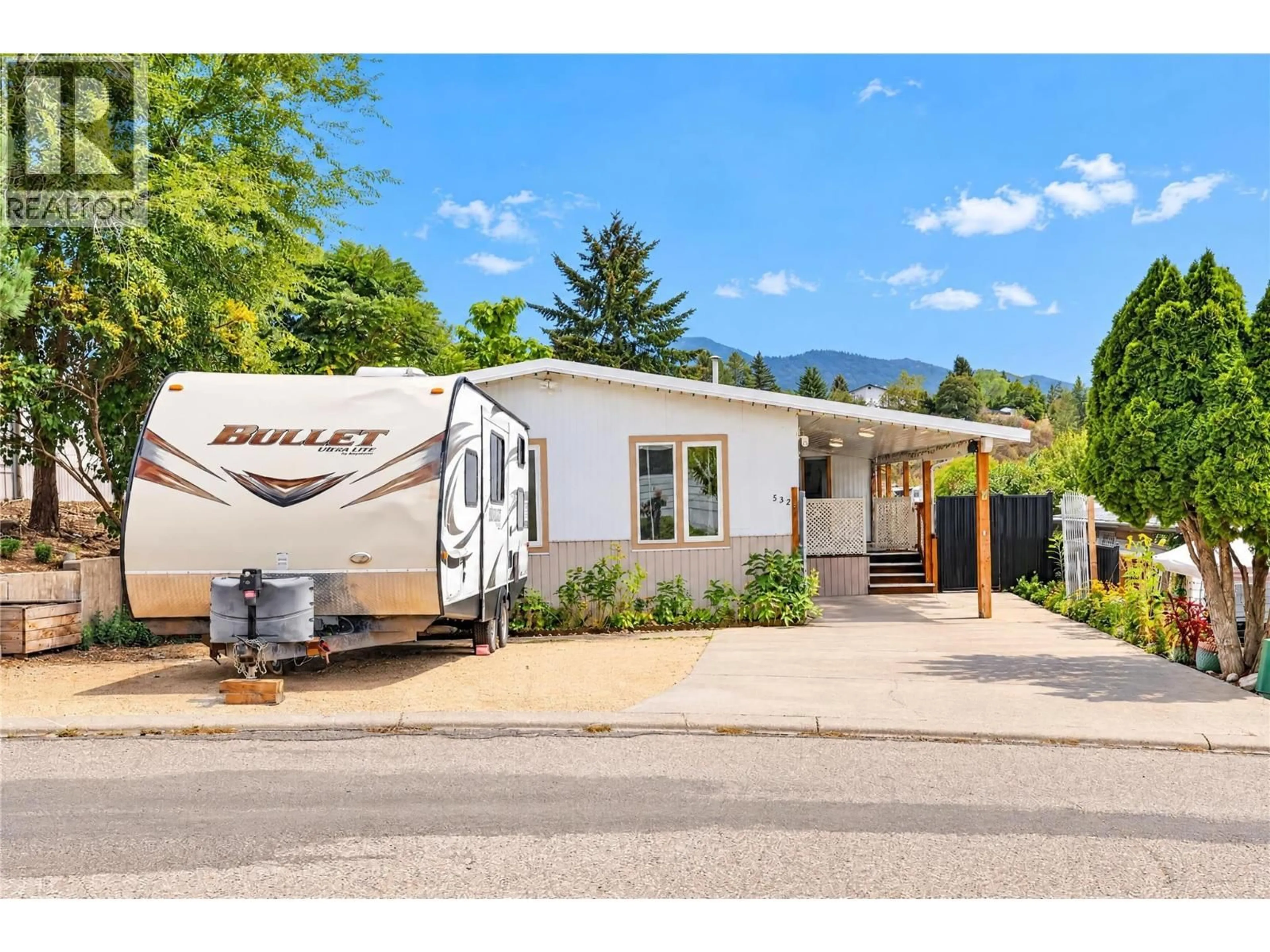 Home with vinyl exterior material, mountain view for 532 GUILDFORD COURT, Coldstream British Columbia V1B2E3