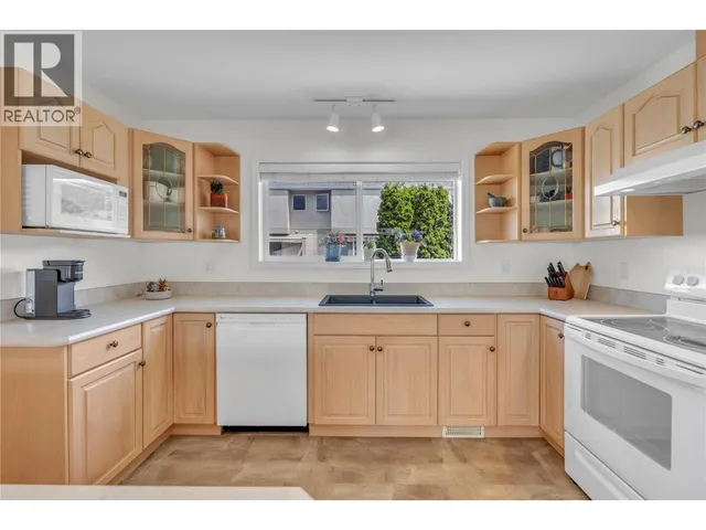 103 - 166 GREEN AVENUE WEST, Penticton 2