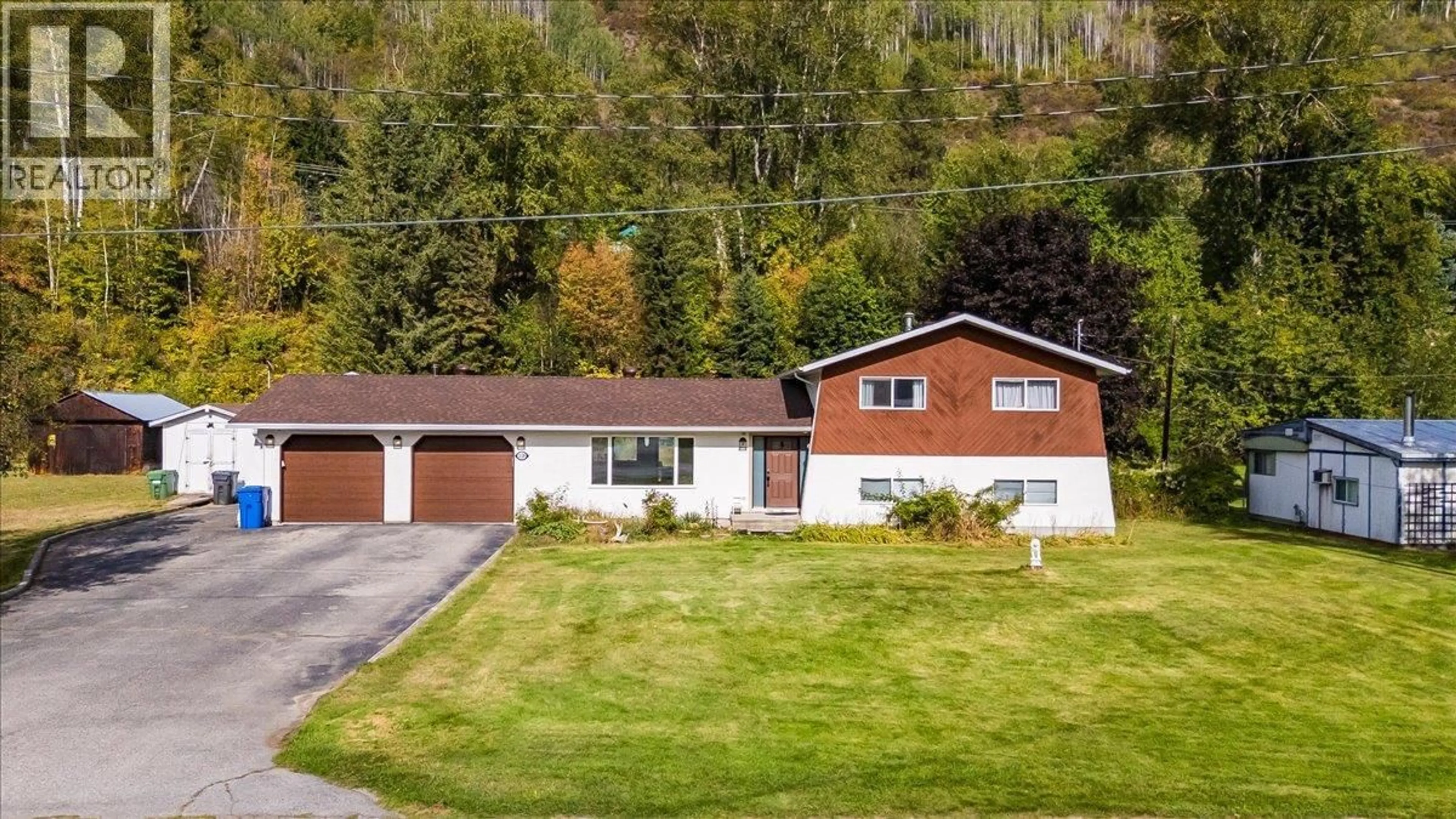 A pic from outside/outdoor area/front of a property/back of a property/a pic from drone, street for 2129 RASPBERRY ROAD, Castlegar British Columbia V1N4T6