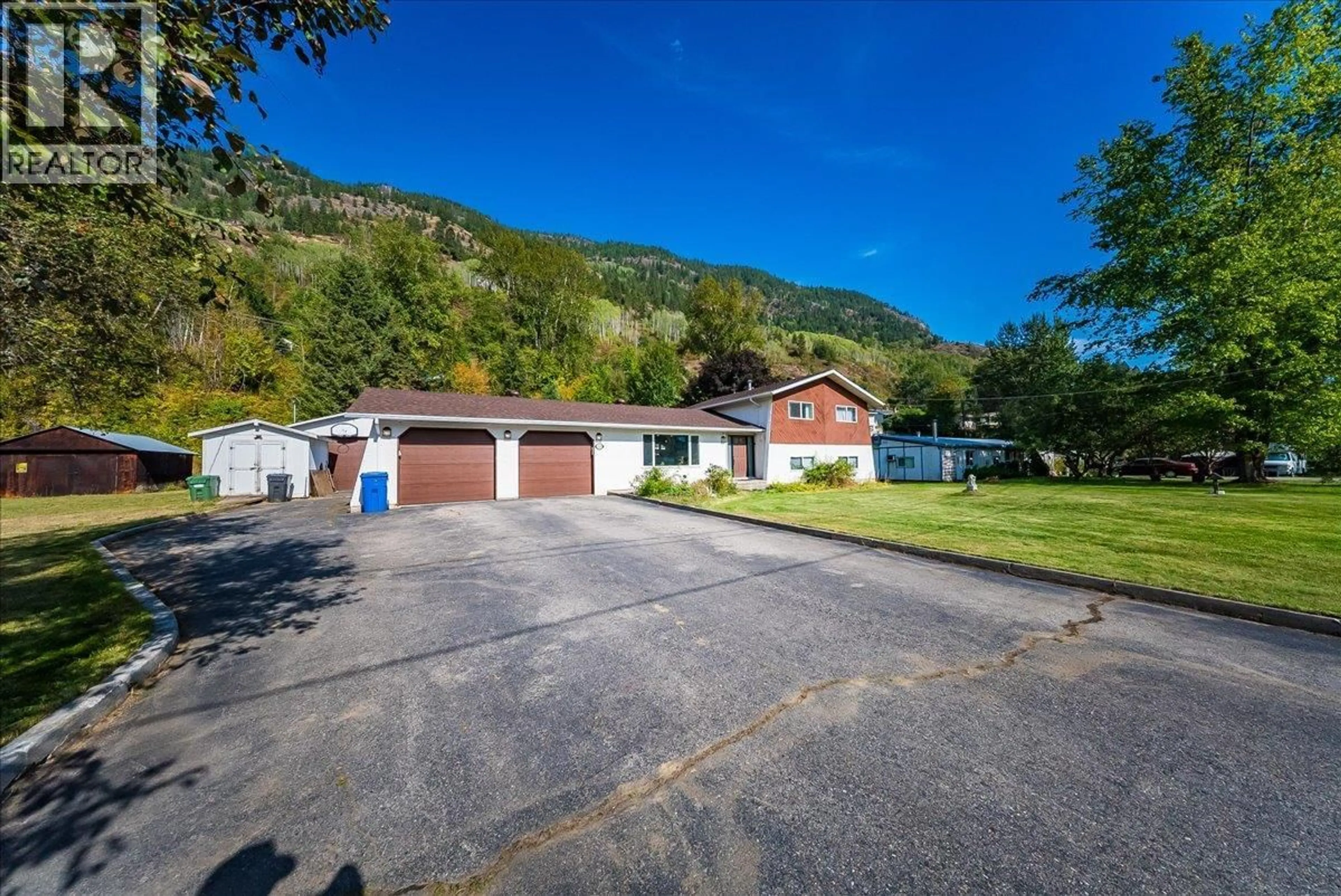 A pic from outside/outdoor area/front of a property/back of a property/a pic from drone, mountain view for 2129 RASPBERRY ROAD, Castlegar British Columbia V1N4T6