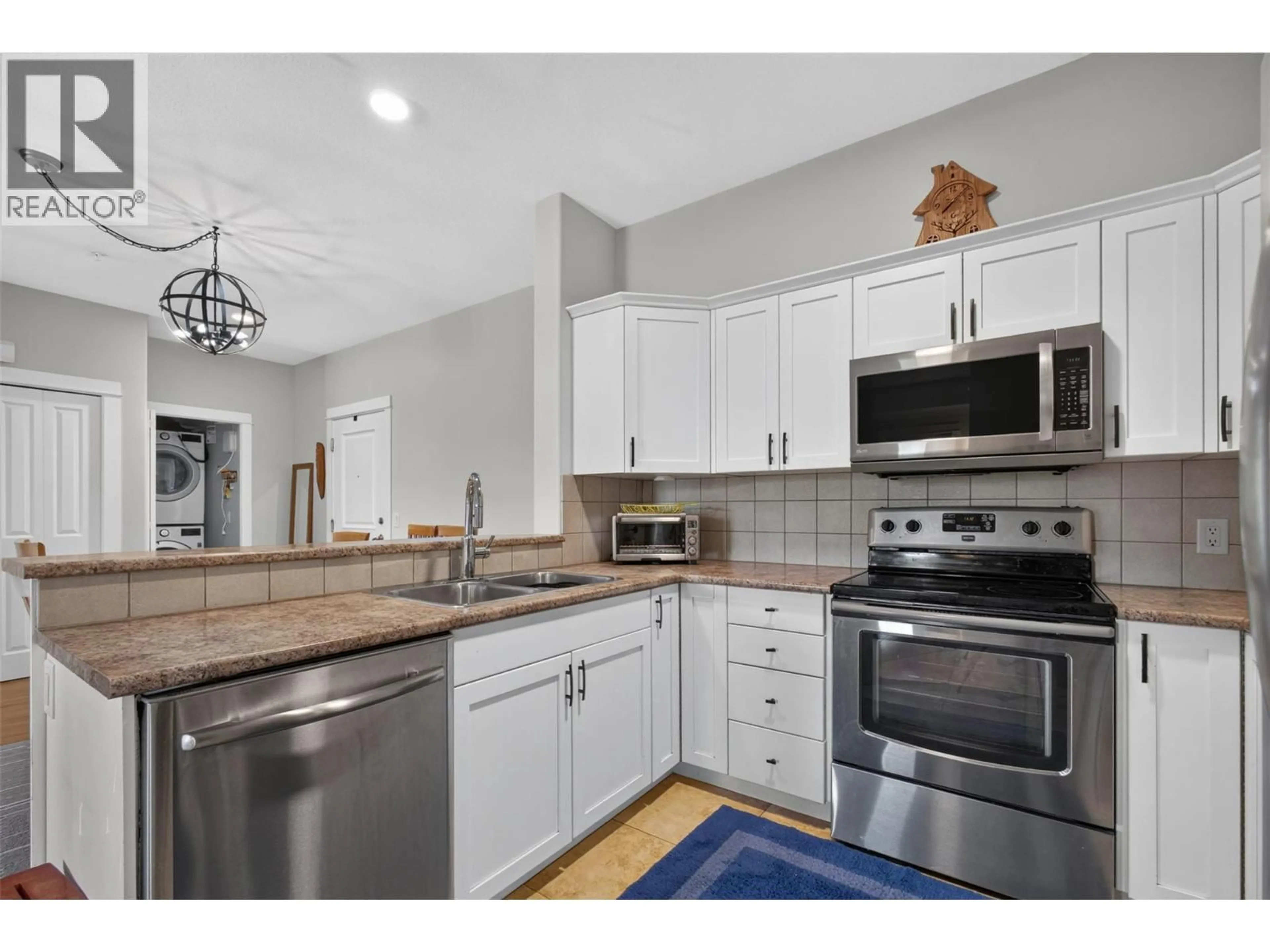 Open concept kitchen, ceramic/tile floor for 208 - 2551 SHORELINE DRIVE, Lake Country British Columbia V1V2P2