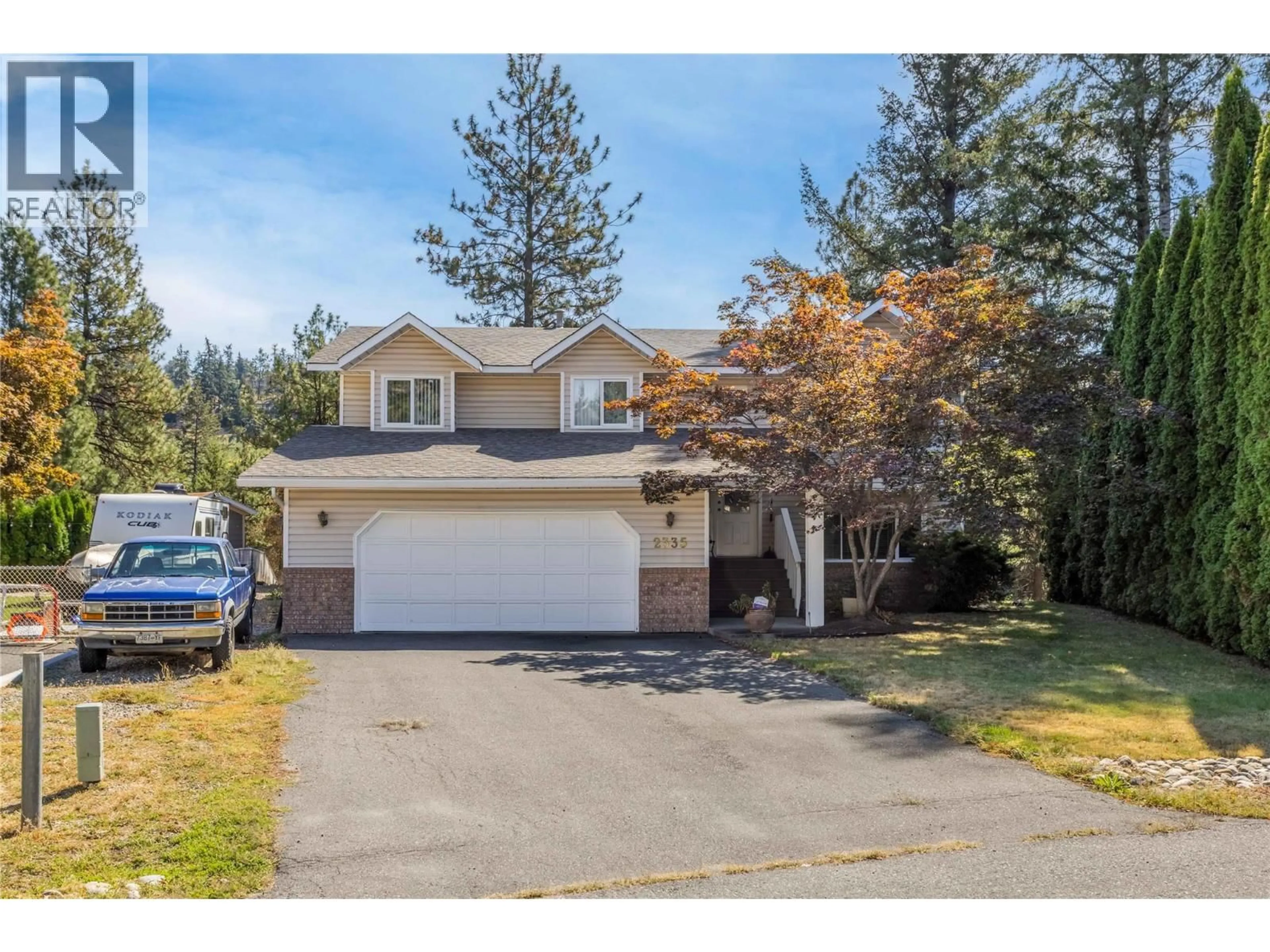 Home with vinyl exterior material, street for 2335 SOMERSET COURT, West Kelowna British Columbia V1Z3L5