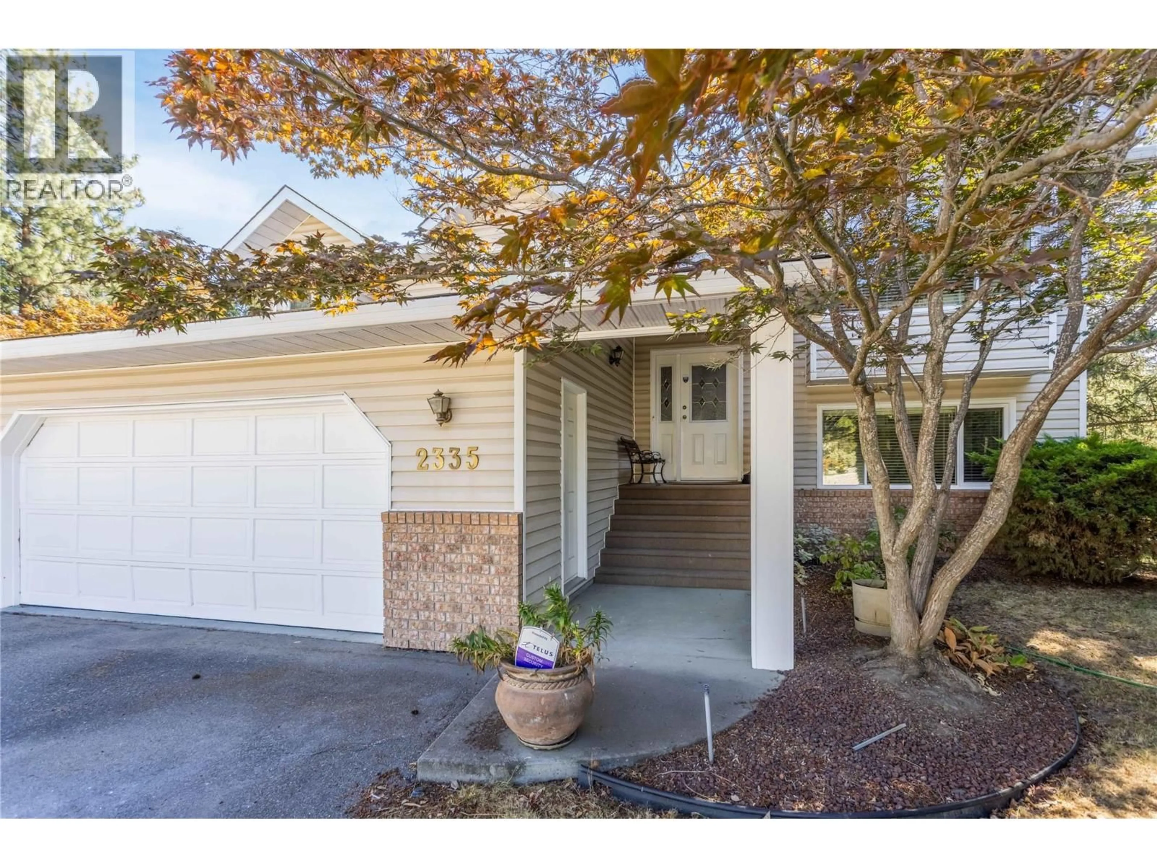 Home with vinyl exterior material, street for 2335 SOMERSET COURT, West Kelowna British Columbia V1Z3L5