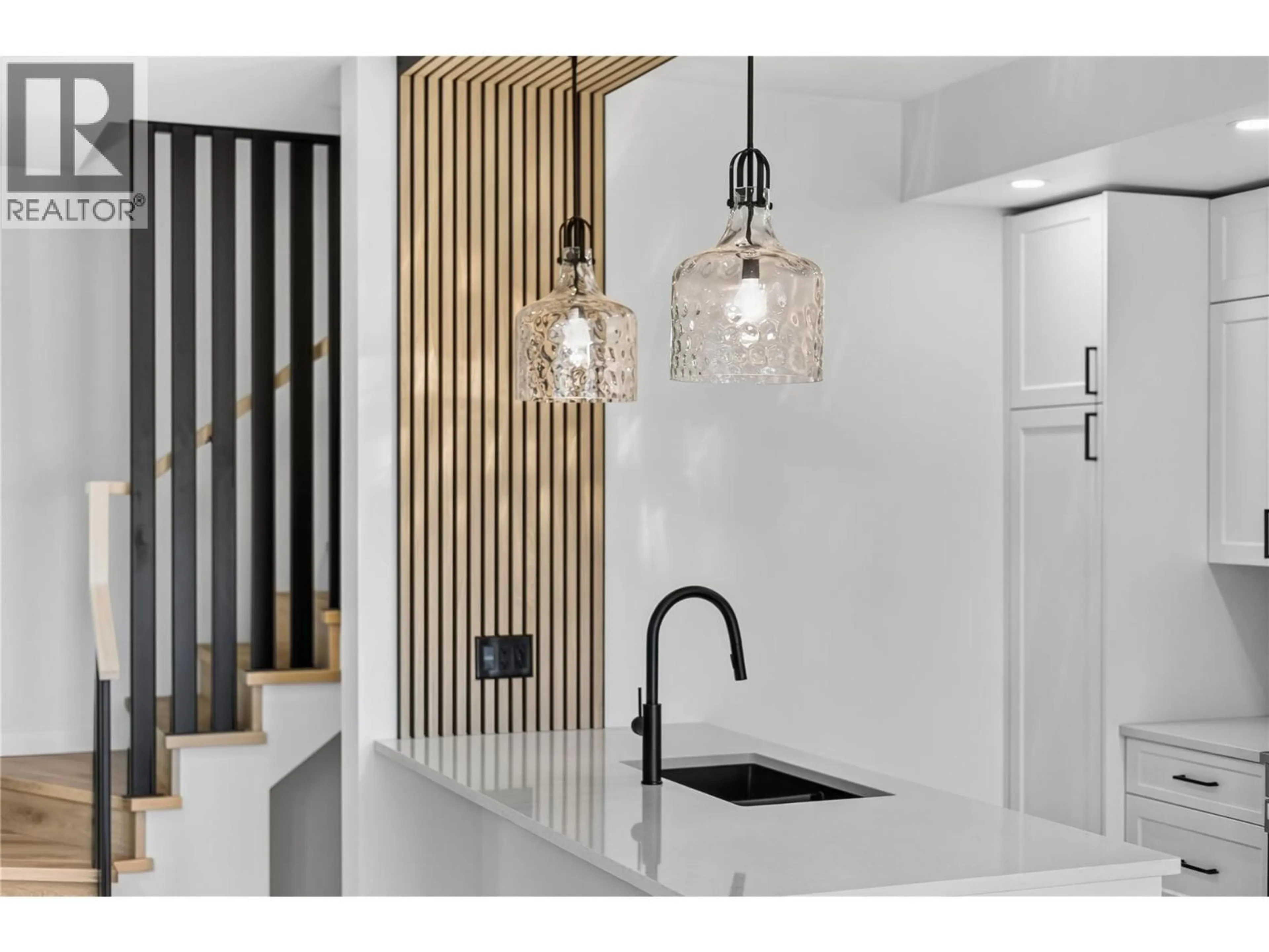 Contemporary kitchen, ceramic/tile floor for 102 - 424 BENNETT AVENUE, Penticton British Columbia V2A2P6