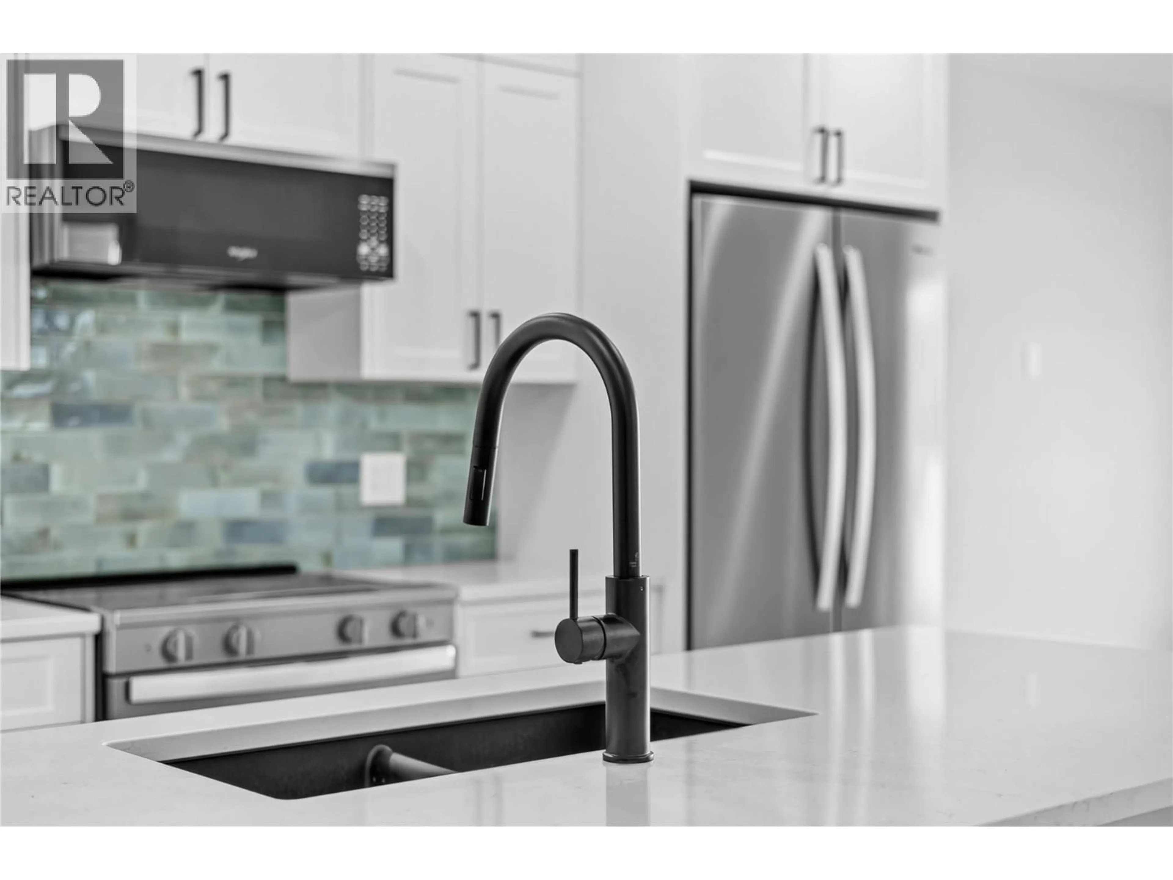 Contemporary kitchen, ceramic/tile floor for 104 - 424 BENNETT AVENUE, Penticton British Columbia V2A2P6