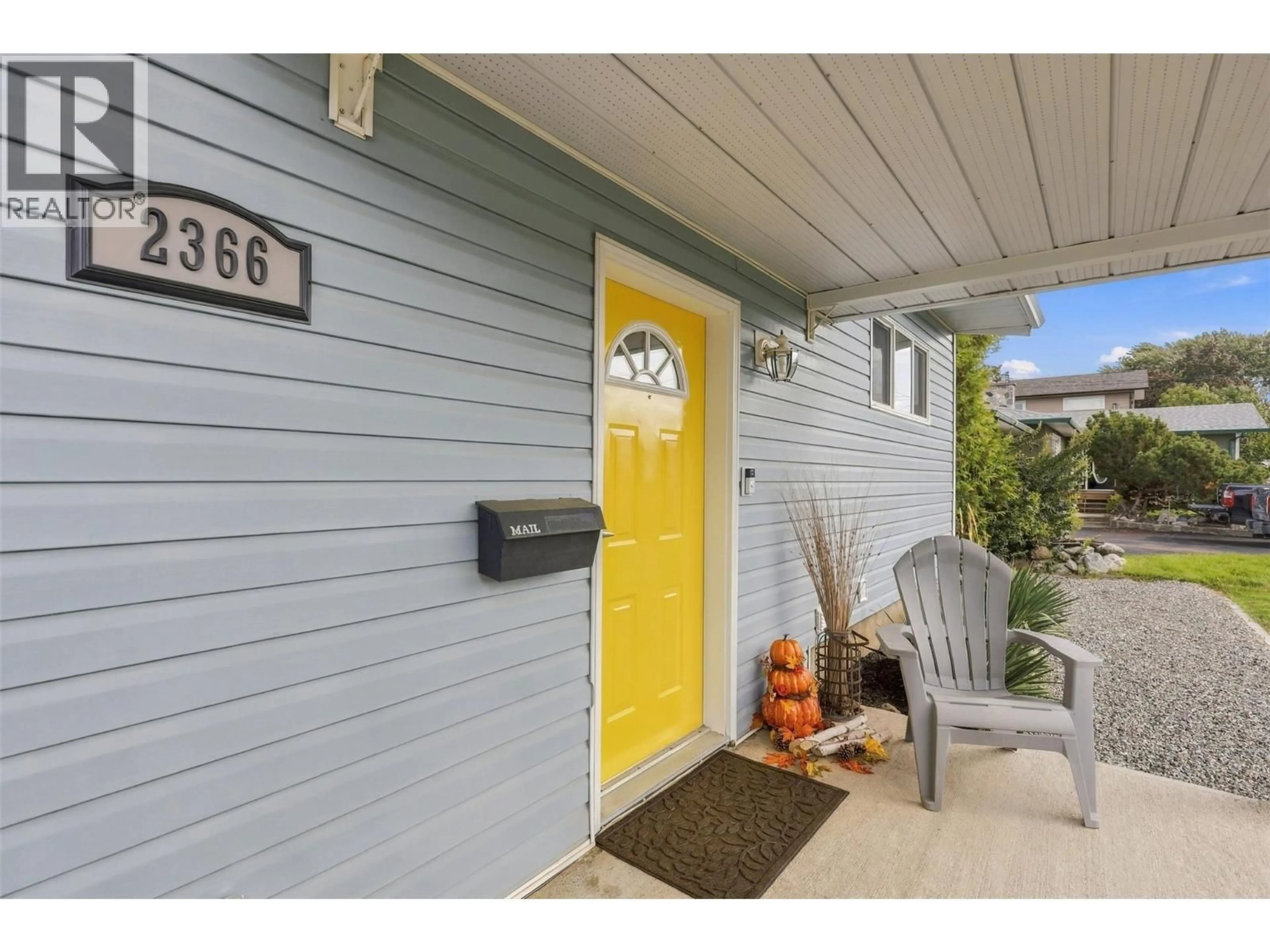 Indoor entryway for 2366 GLENVIEW AVENUE, Kamloops British Columbia V2B4L2