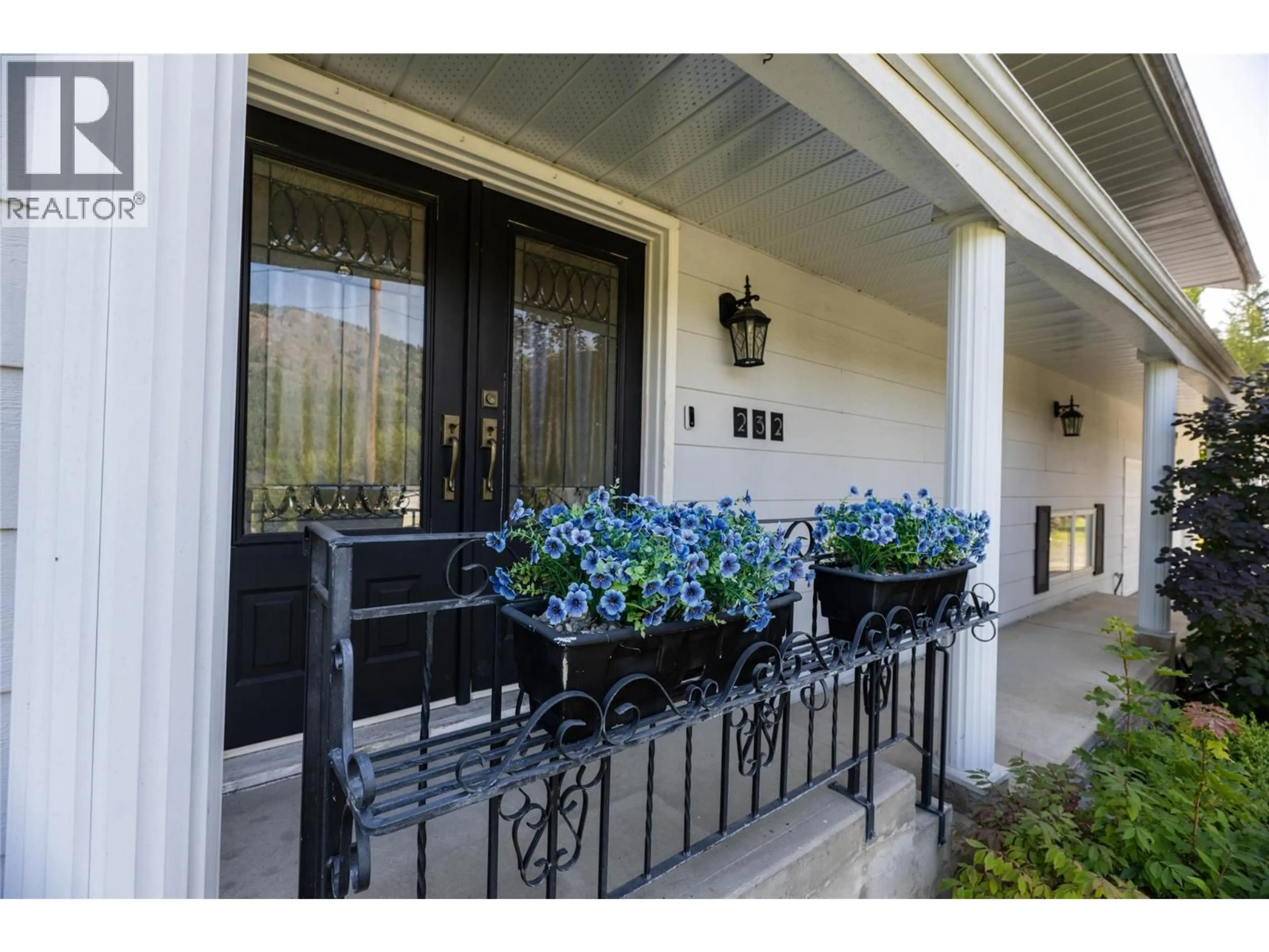 Indoor entryway for 232 EVERETTE AVENUE, Greenwood British Columbia V0H1J0