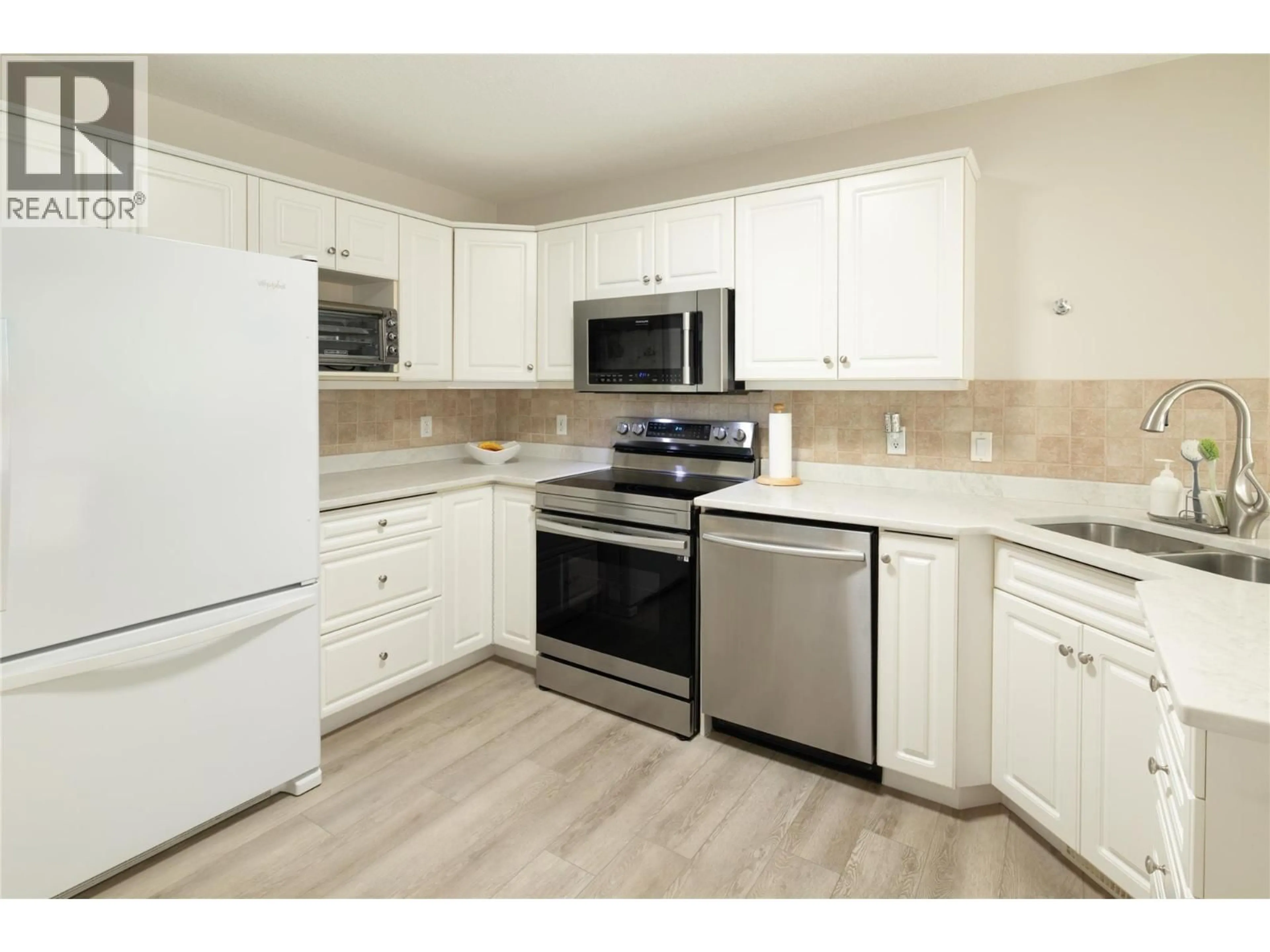 Standard kitchen, unknown for 203 - 5300 HUSTON ROAD, Peachland British Columbia V0H1X2