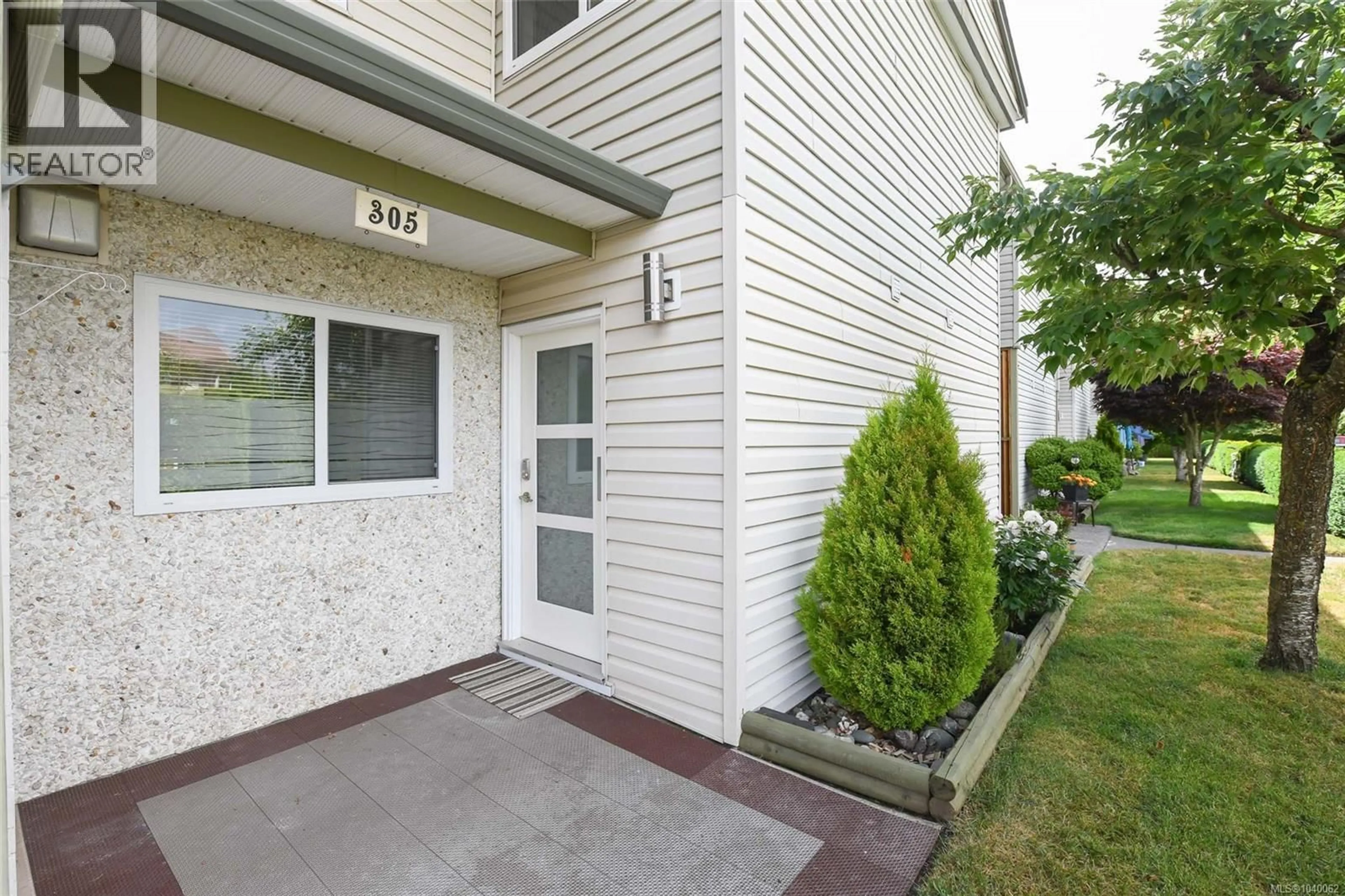 Patio, street for 305 - 1537 NOEL AVENUE, Comox British Columbia V9M3H8