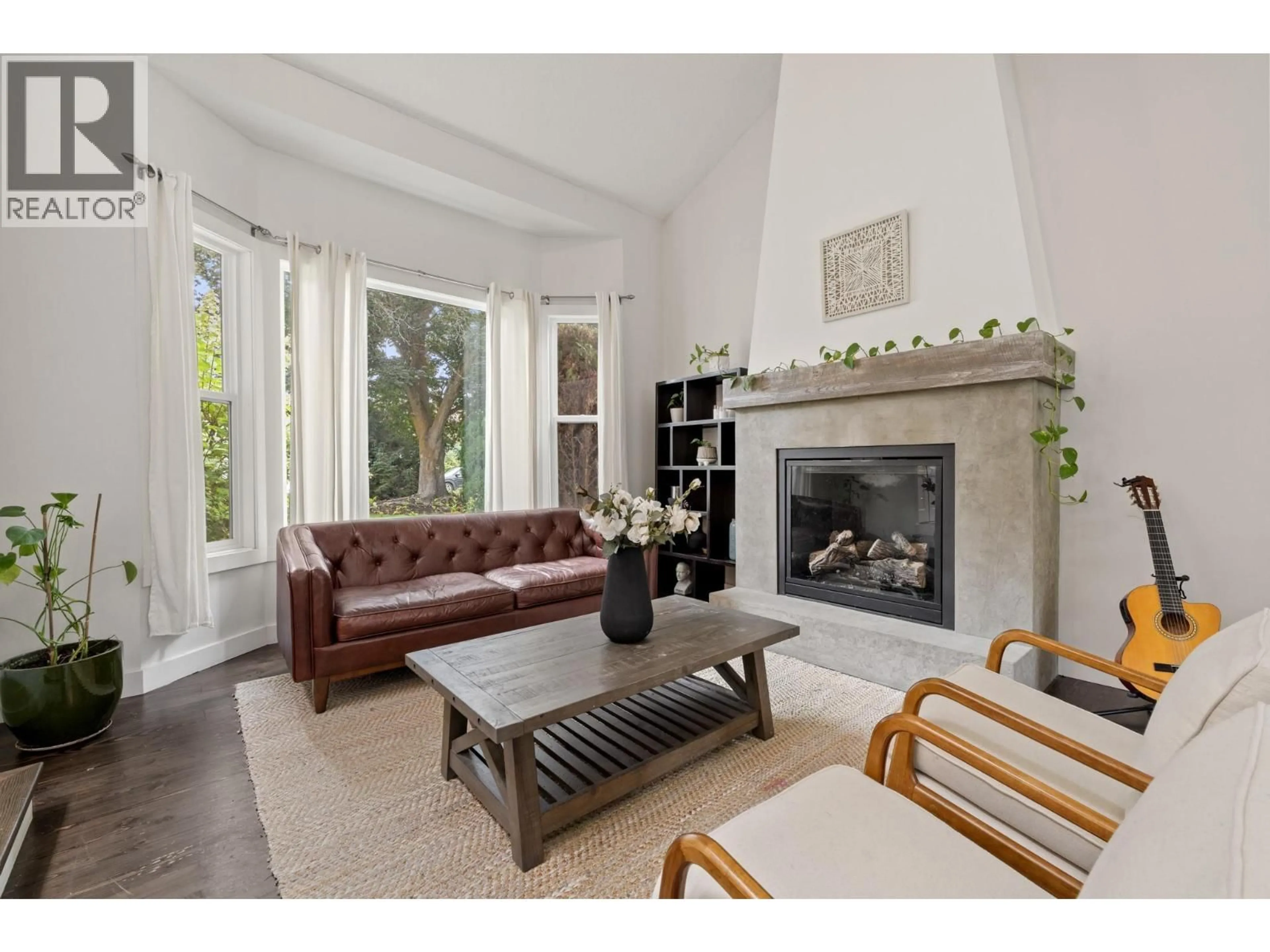 Living room with furniture, unknown for 4338 DUNVEGAN COURT, Kelowna British Columbia V1W2N6