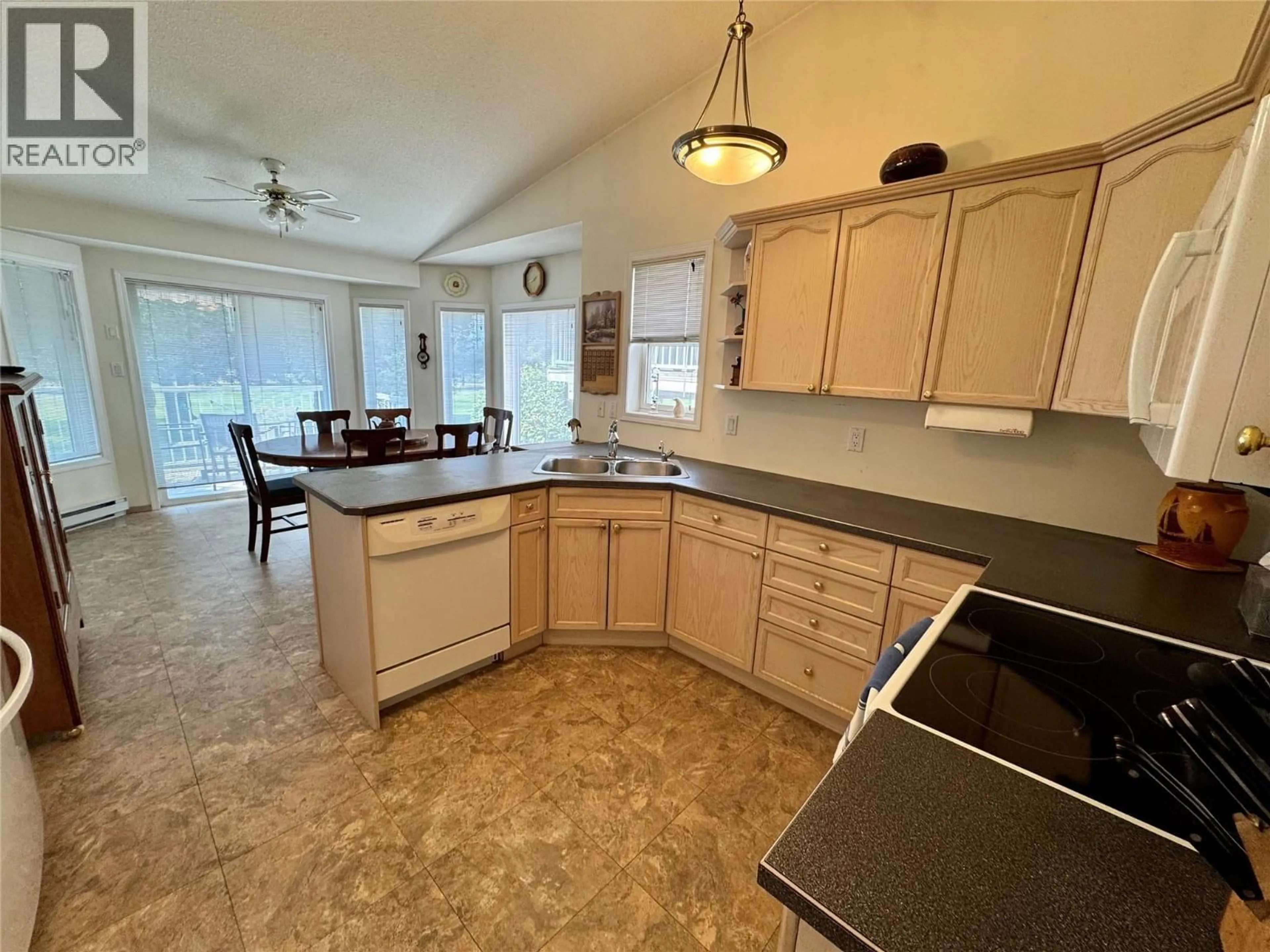 Open concept kitchen, ceramic/tile floor for 4 - 7559 COLUMBIA AVENUE, Radium Hot Springs British Columbia V0A1M0