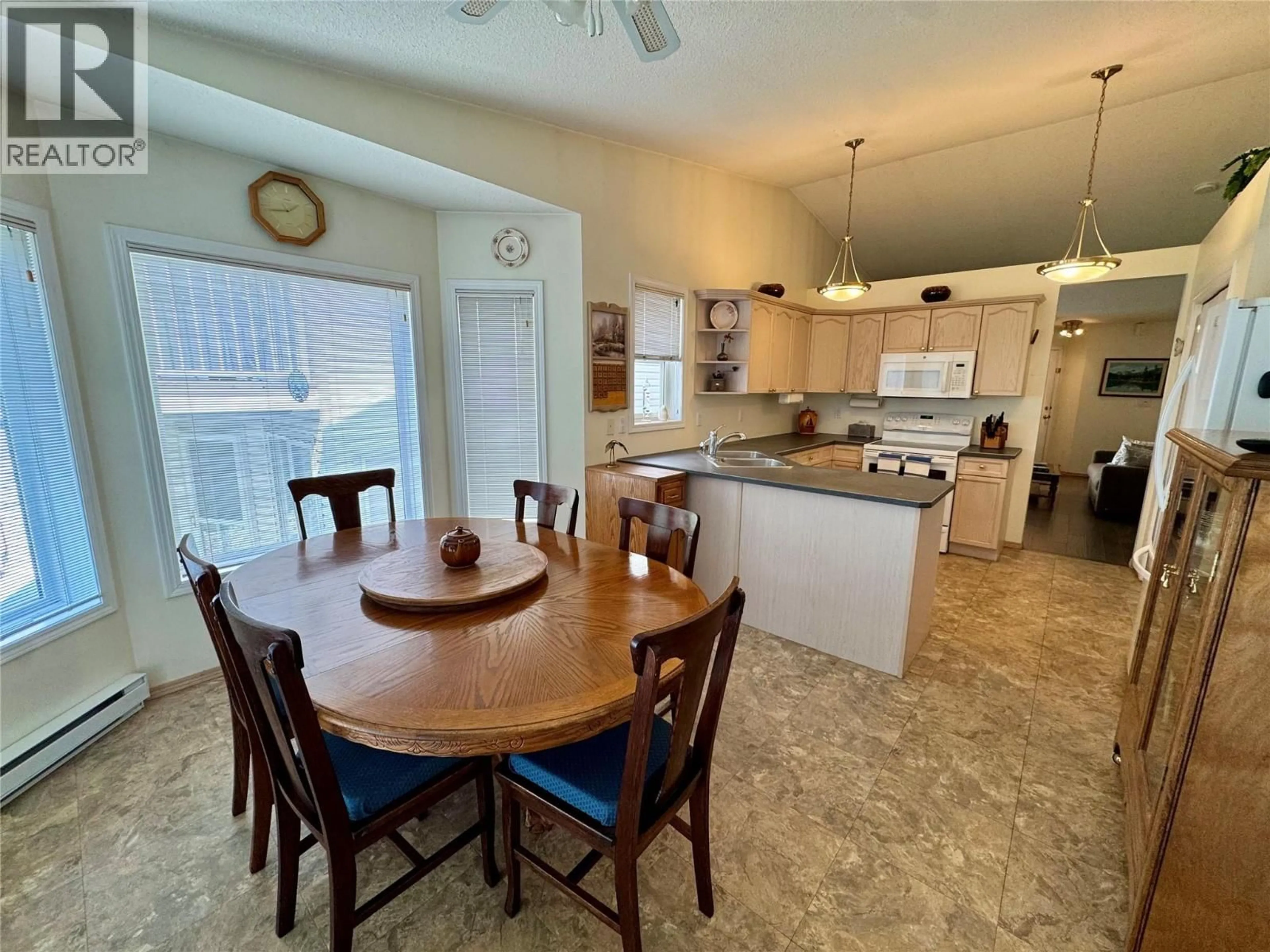 Open concept kitchen, ceramic/tile floor for 4 - 7559 COLUMBIA AVENUE, Radium Hot Springs British Columbia V0A1M0
