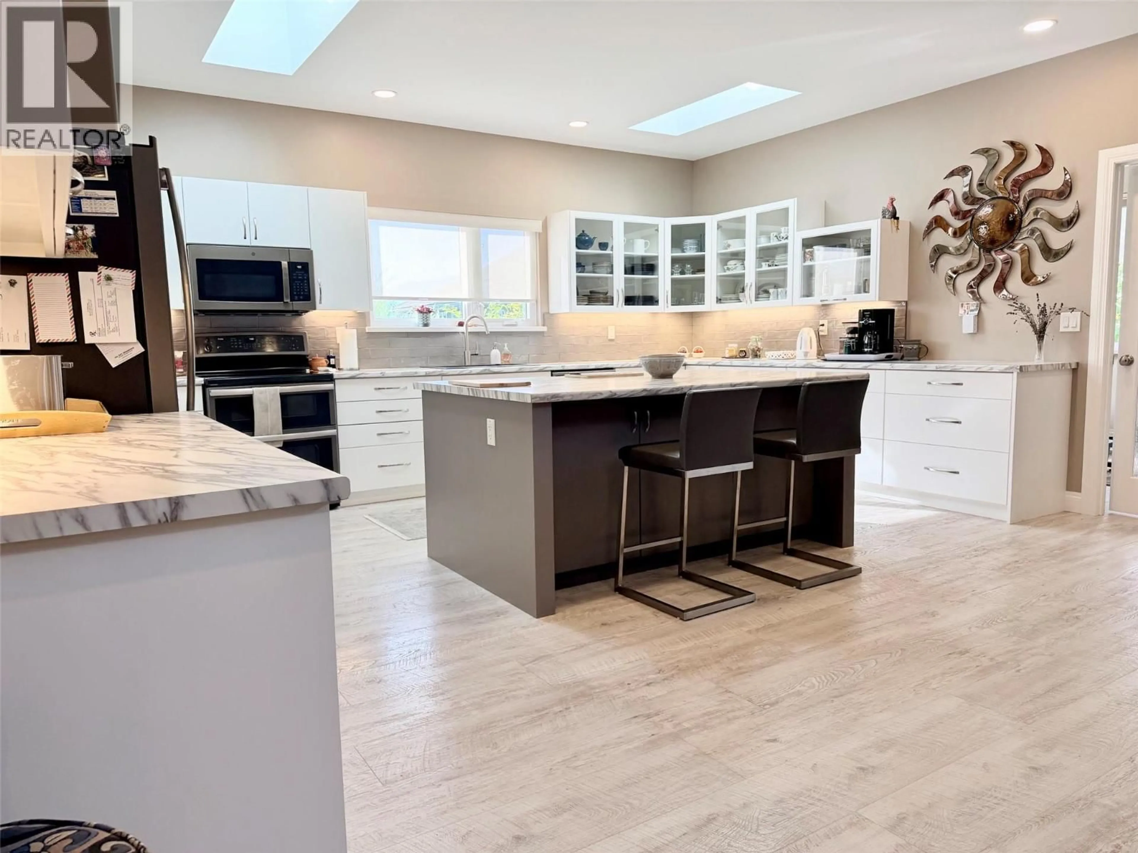Open concept kitchen, ceramic/tile floor for 1724 ALDER STREET, Creston British Columbia V0B1G5