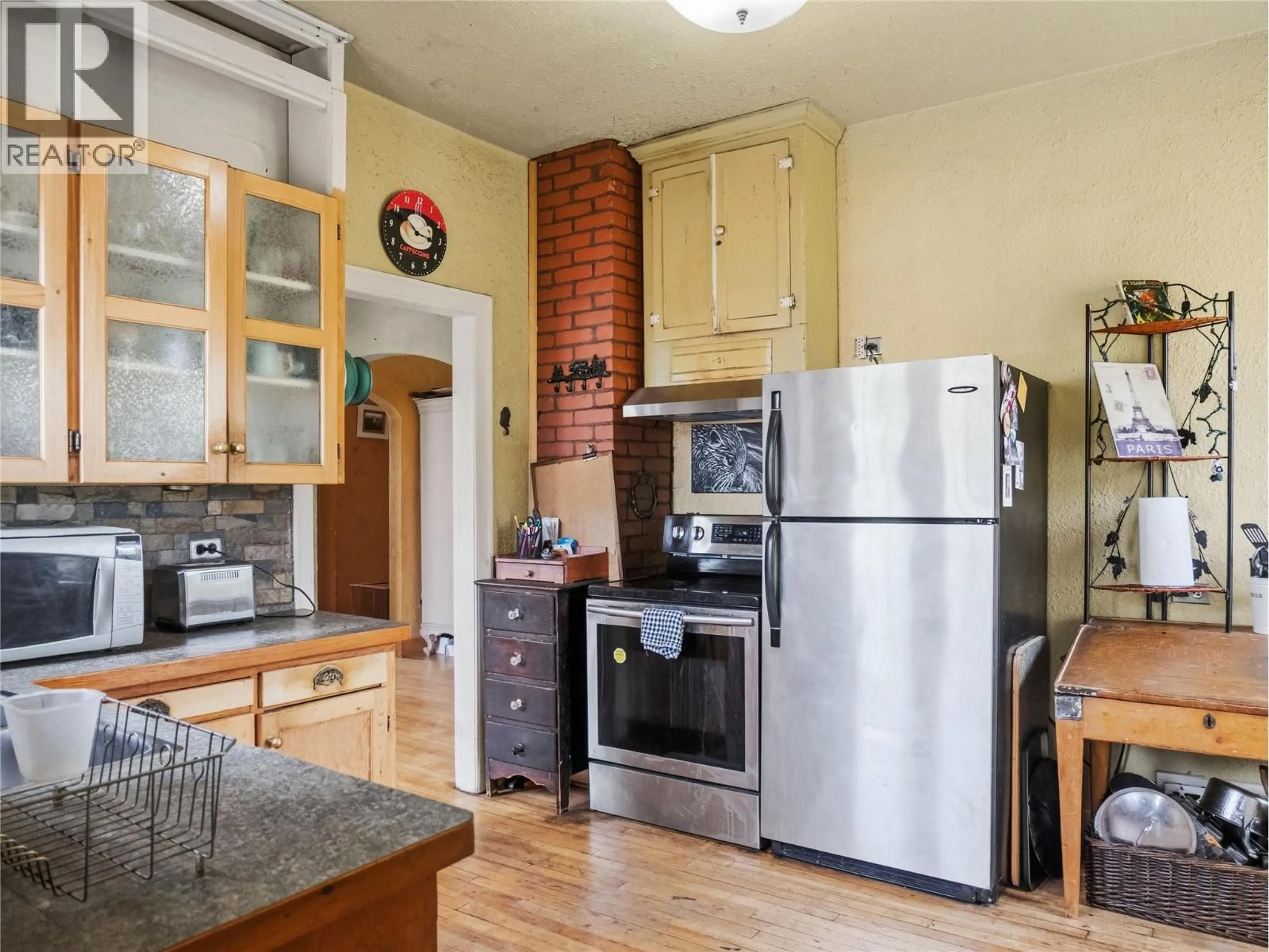 Standard kitchen, unknown for 844 104 AVENUE, Dawson Creek British Columbia V1G2H5