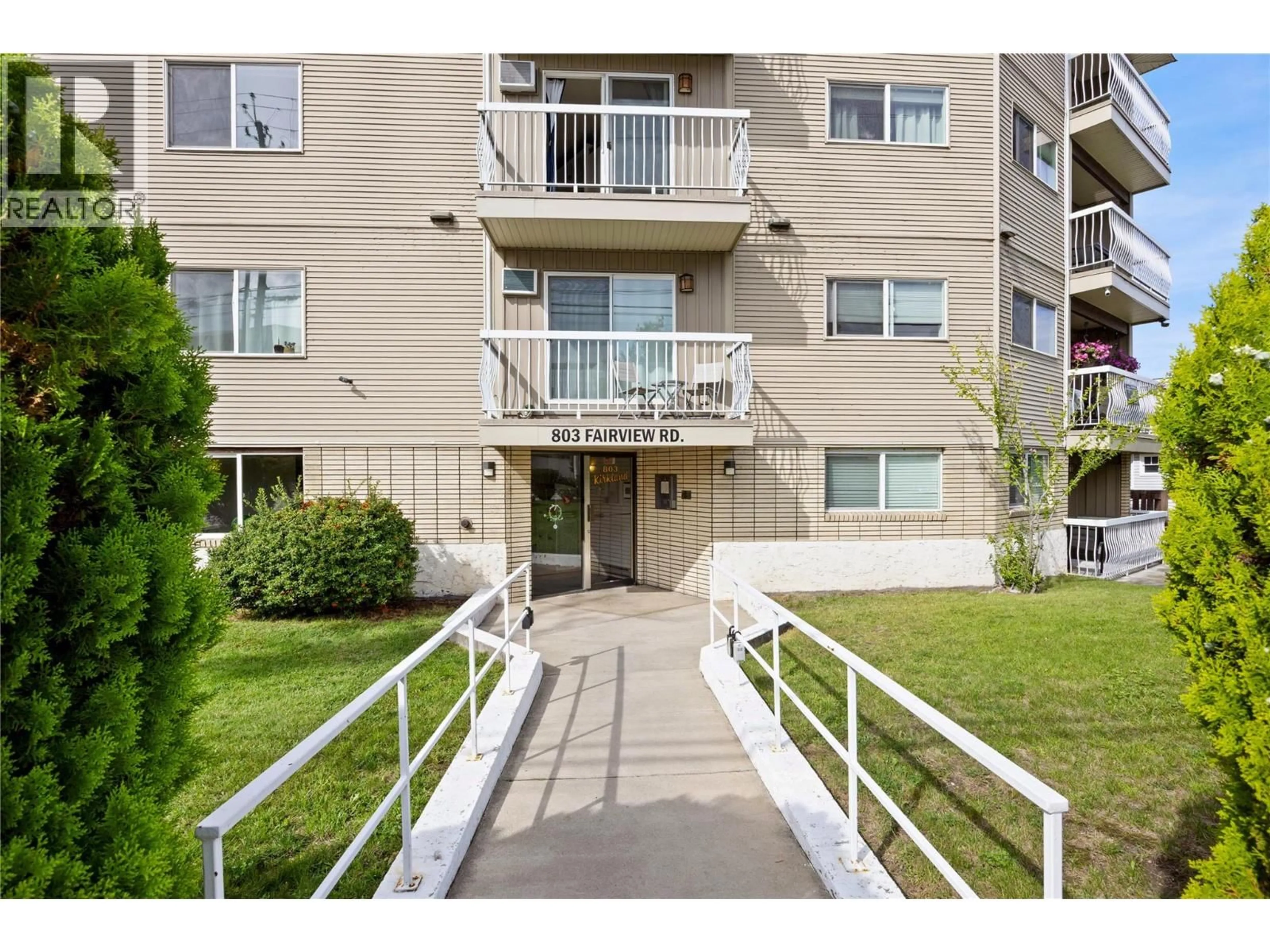 Patio, street for 301 - 803 FAIRVIEW ROAD, Penticton British Columbia V2A5Y7