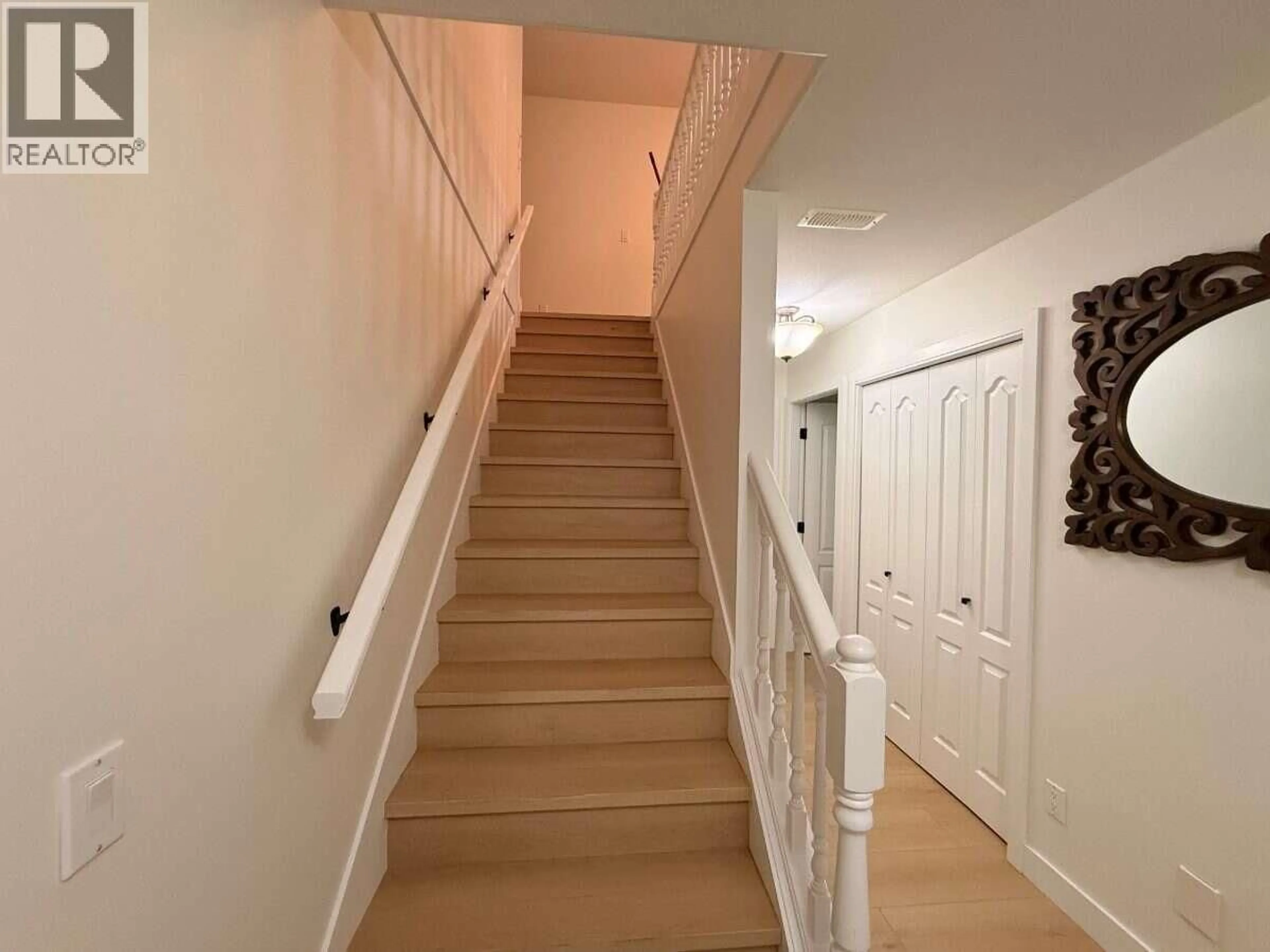 Stairs for 1370 FRIESEN ROAD, Kelowna British Columbia V1X7P2