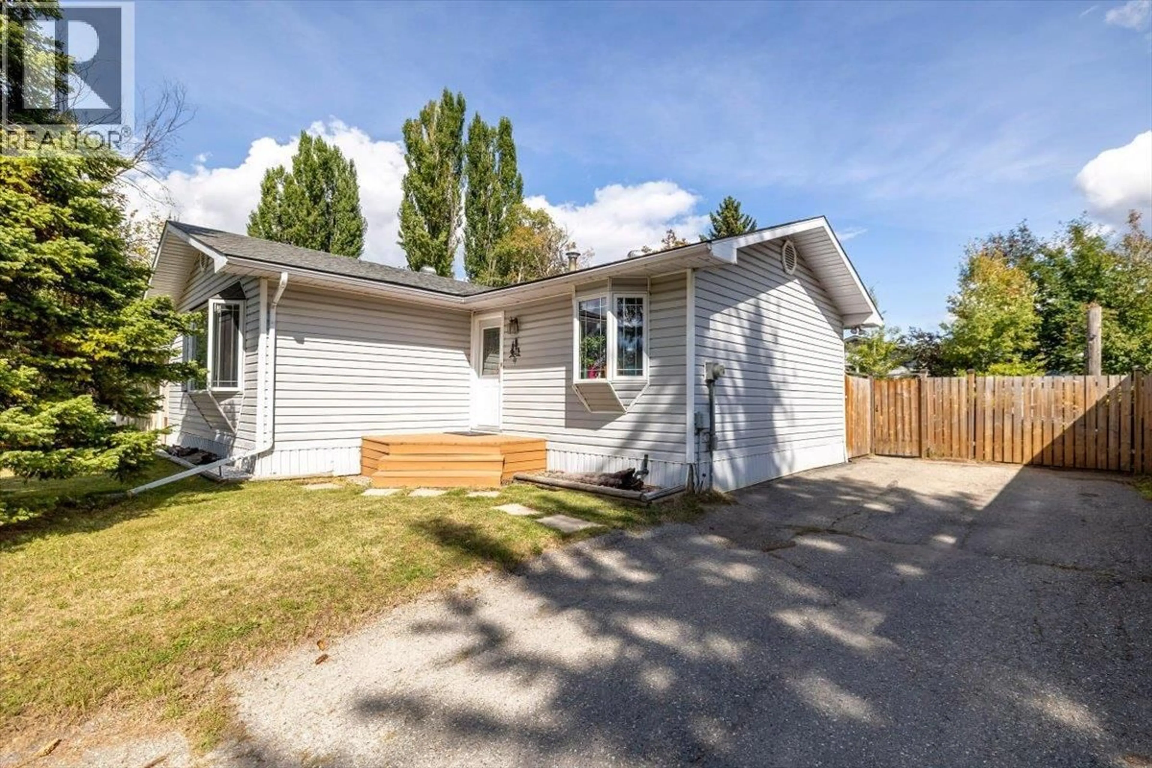 Home with vinyl exterior material, street for 4 RIDGEMONT AVENUE, Fernie British Columbia V0B1M2