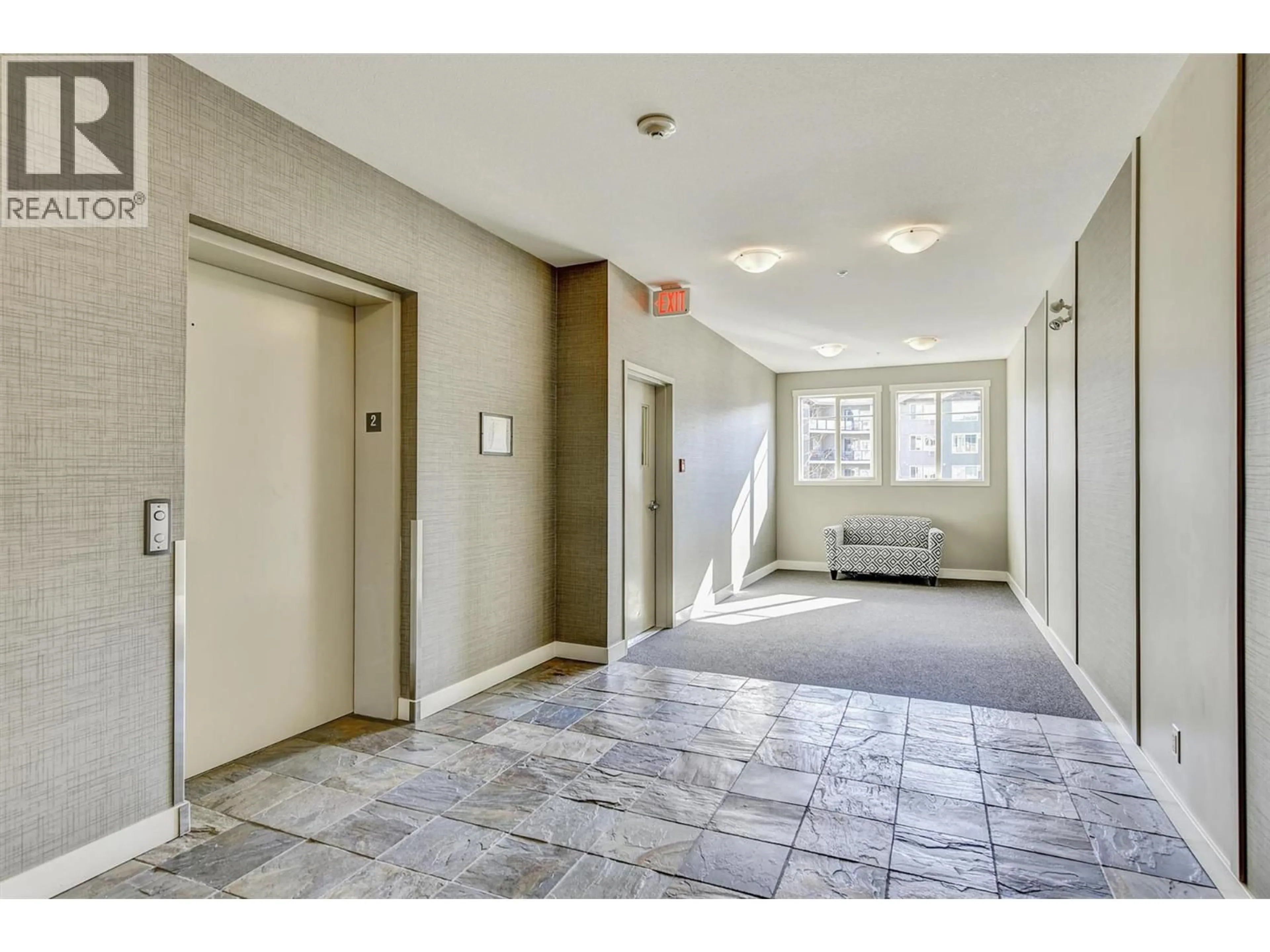 Indoor foyer for 104 - 3733 CASORSO ROAD, Kelowna British Columbia V1W5E3