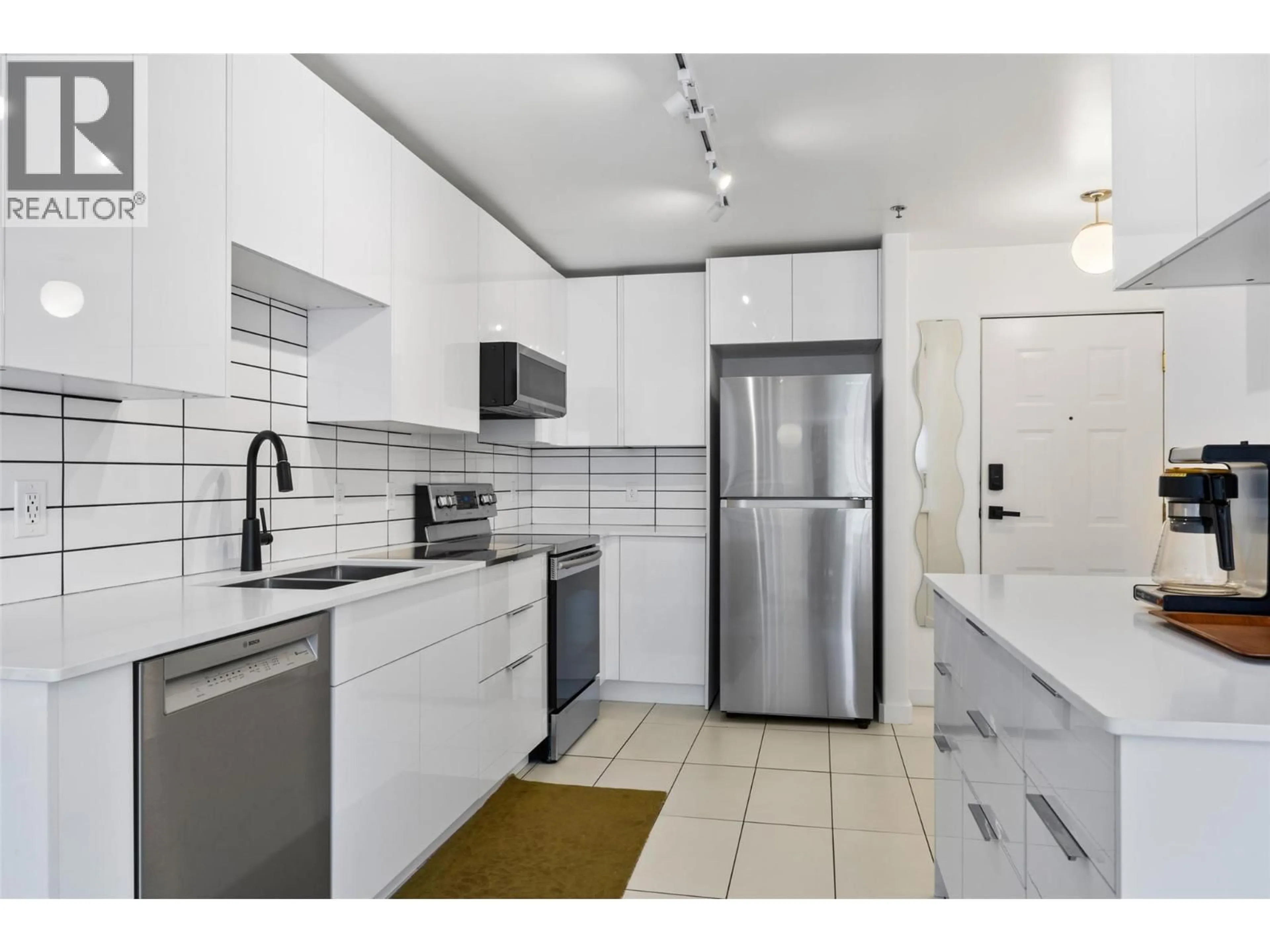 Standard kitchen, ceramic/tile floor for 314 - 554 SEYMOUR STREET, Kamloops British Columbia V2C2G9
