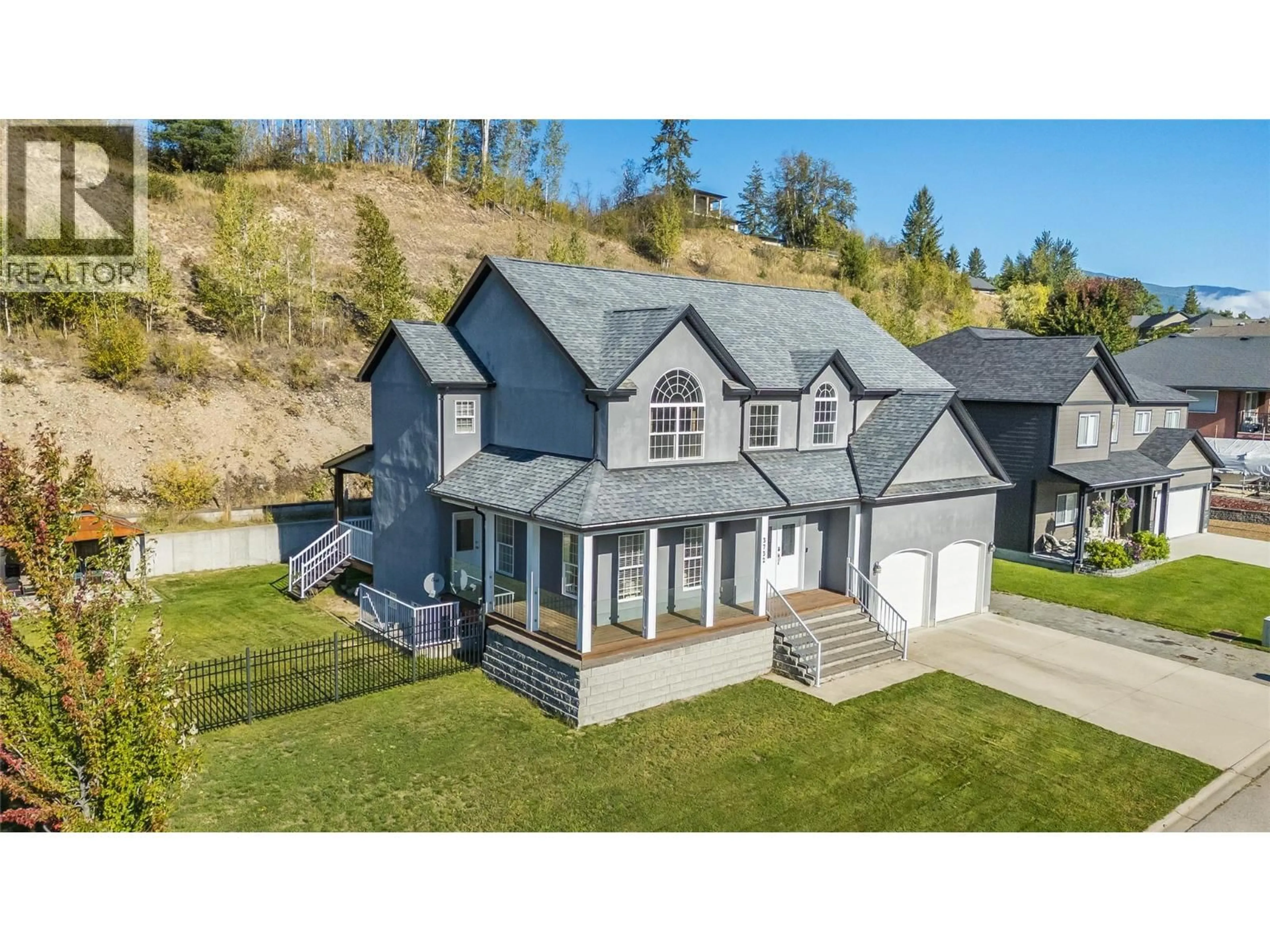 A pic from outside/outdoor area/front of a property/back of a property/a pic from drone, unknown for 3732 5TH AVENUE, Castlegar British Columbia V1N4Y4