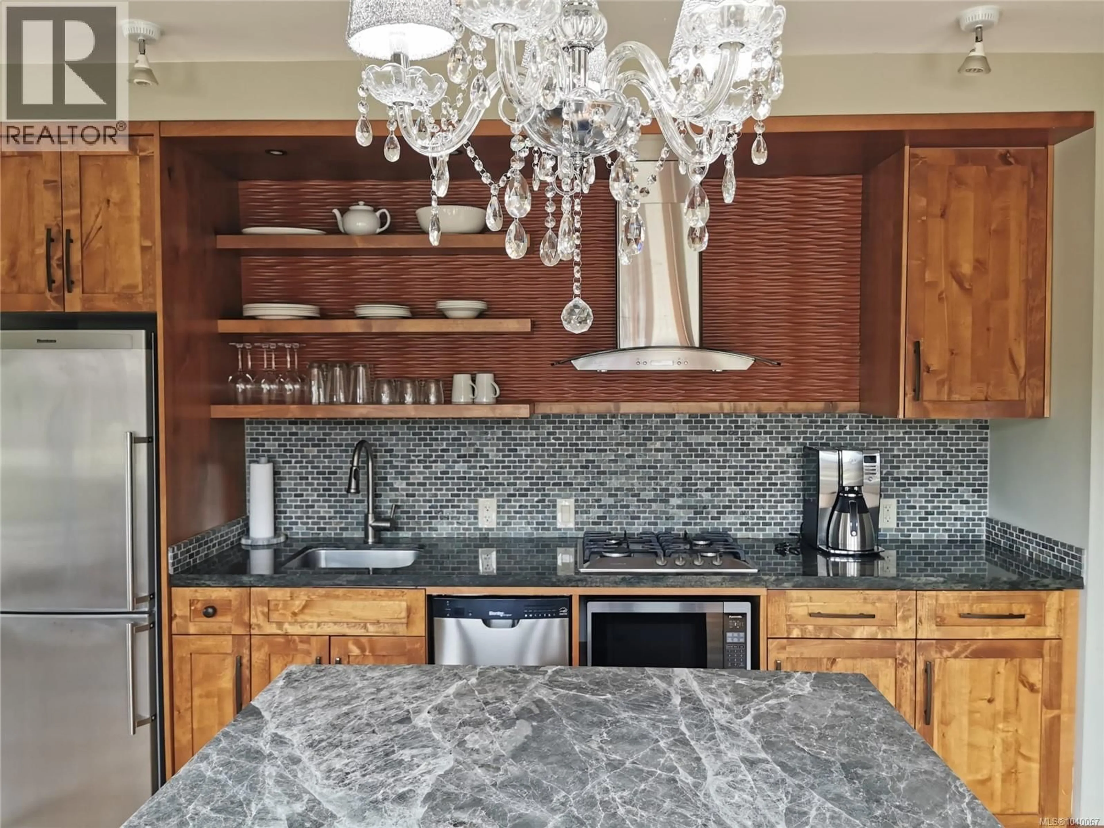 Contemporary kitchen, ceramic/tile floor for 13 - 494 ARBUTUS DRIVE, Mayne Island British Columbia V0N2J2