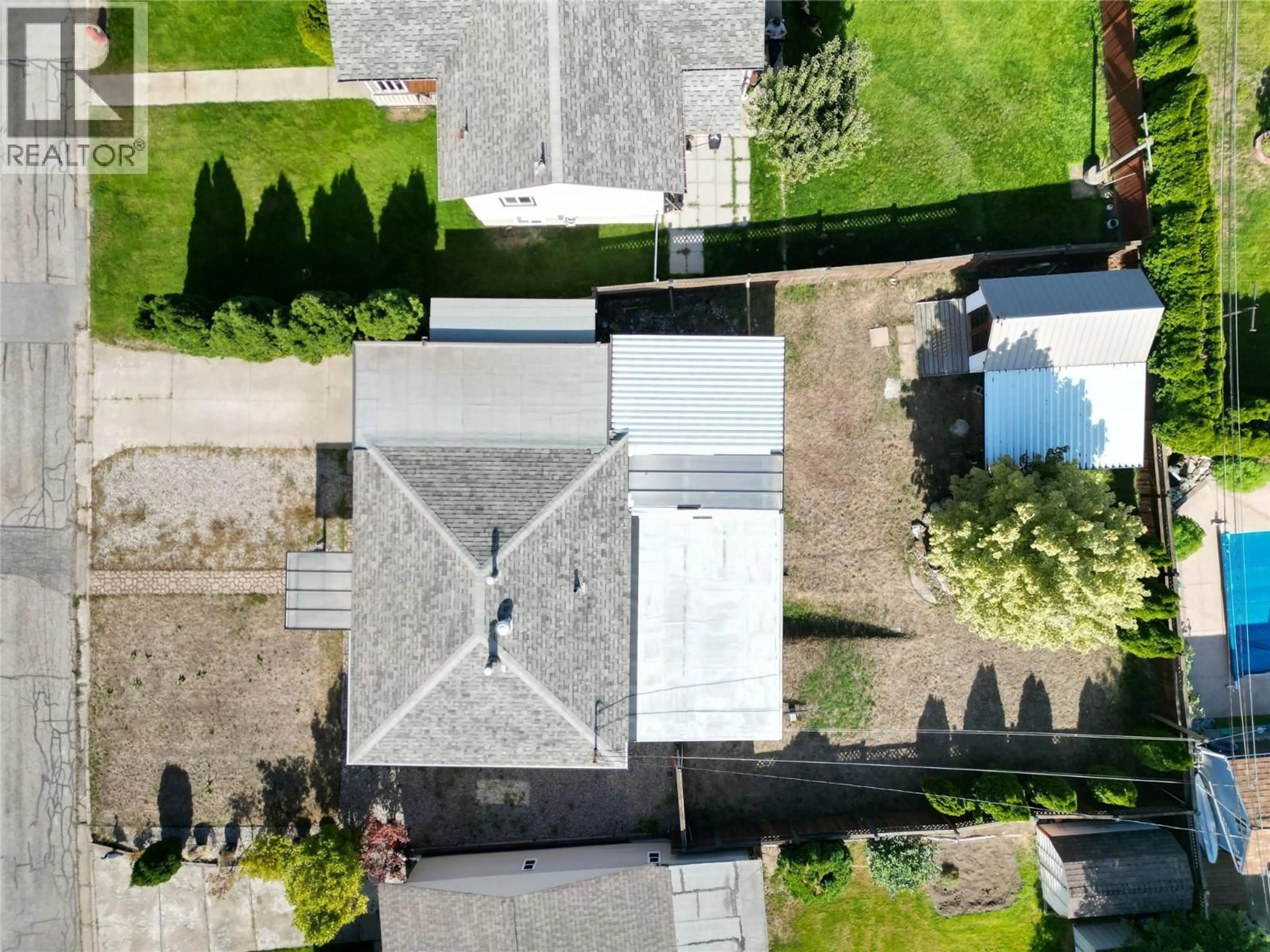 A pic from outside/outdoor area/front of a property/back of a property/a pic from drone, street for 1116 MARIANNA CRESCENT, Trail British Columbia V1R1C7