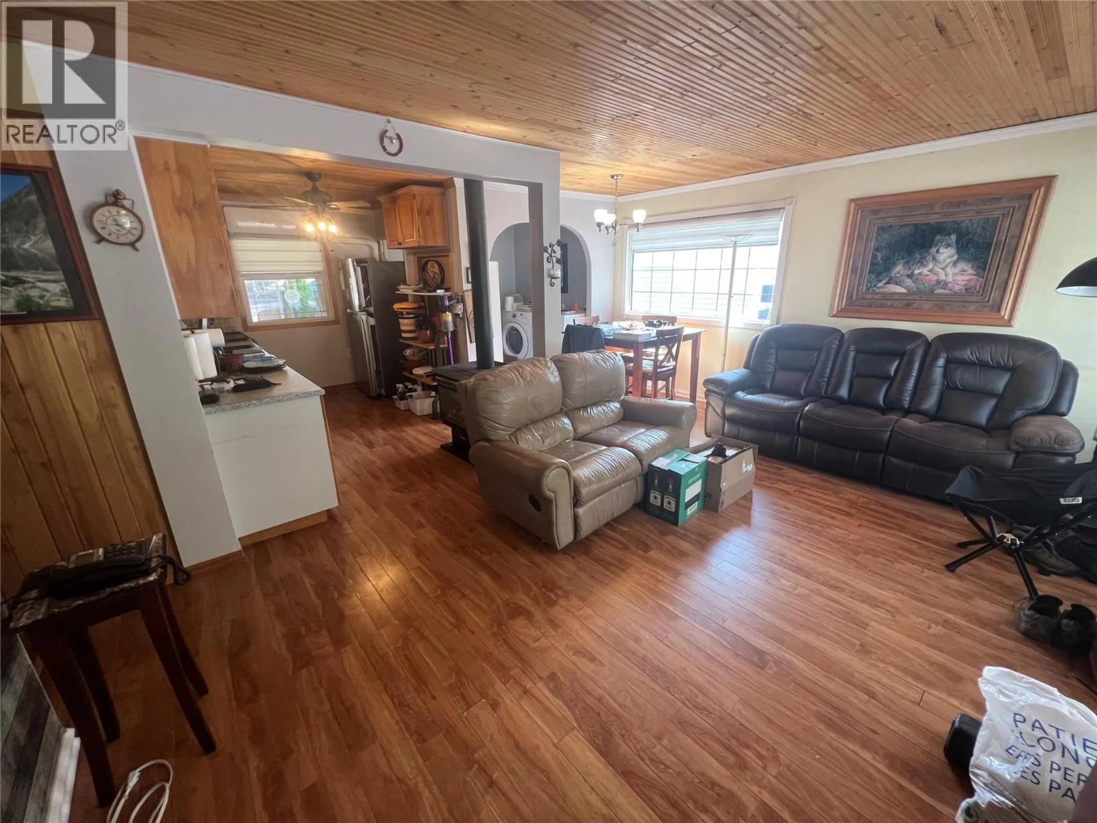 Living room with furniture, wood/laminate floor for 1116 MARIANNA CRESCENT, Trail British Columbia V1R1C7