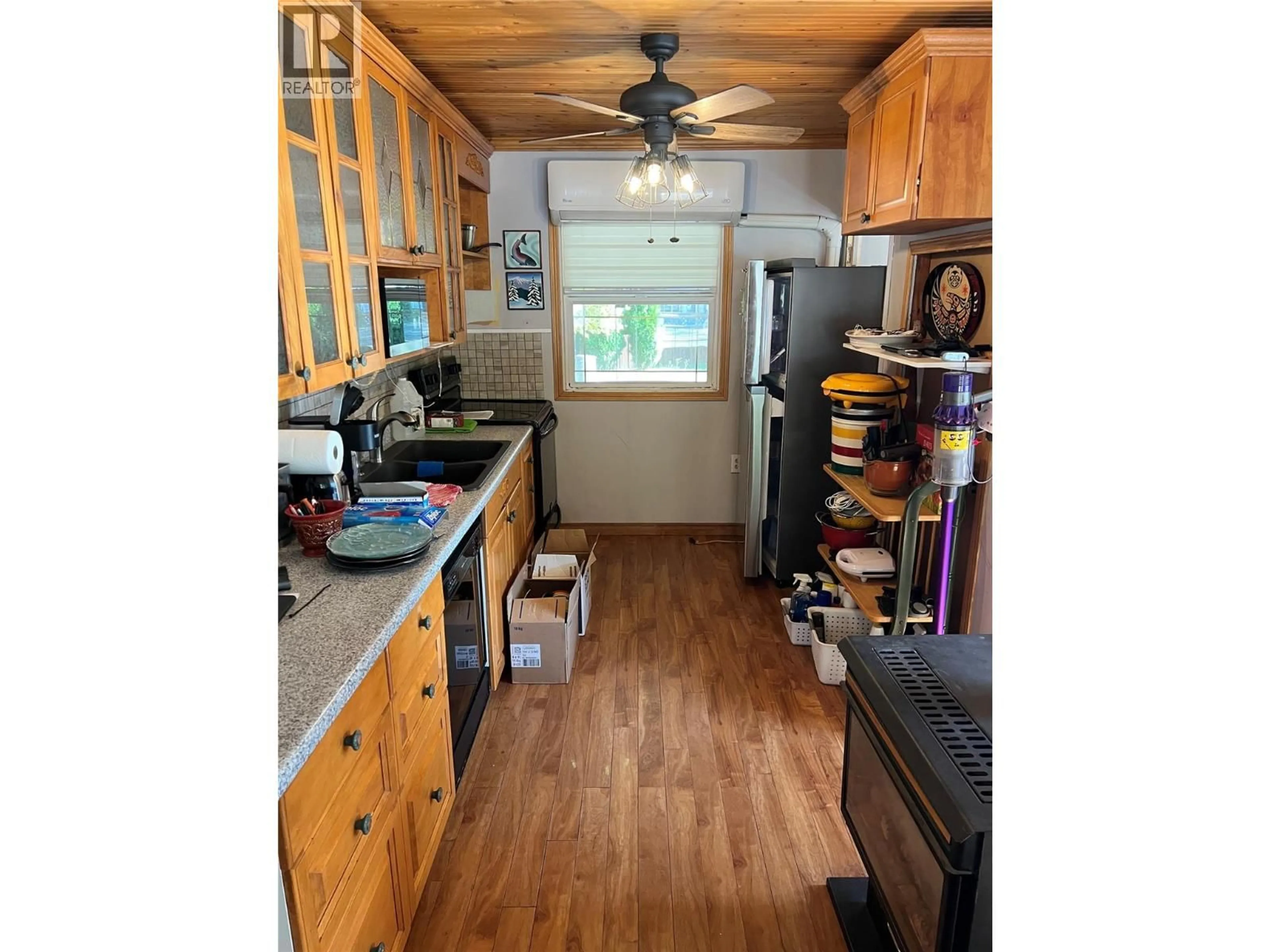 Standard kitchen, wood/laminate floor for 1116 MARIANNA CRESCENT, Trail British Columbia V1R1C7