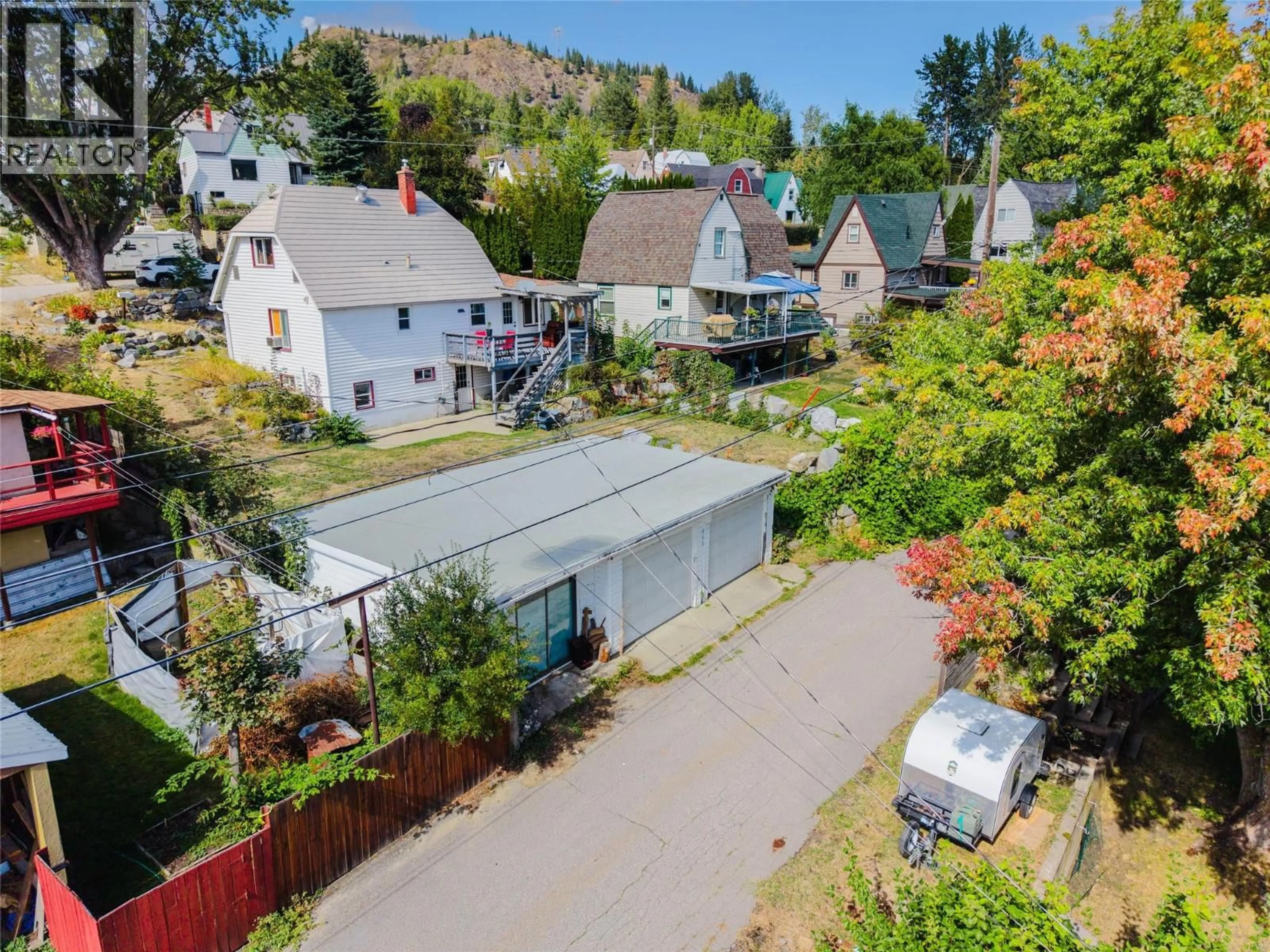 A pic from outside/outdoor area/front of a property/back of a property/a pic from drone, street for 660 DICKENS STREET, Warfield British Columbia V1R2B6