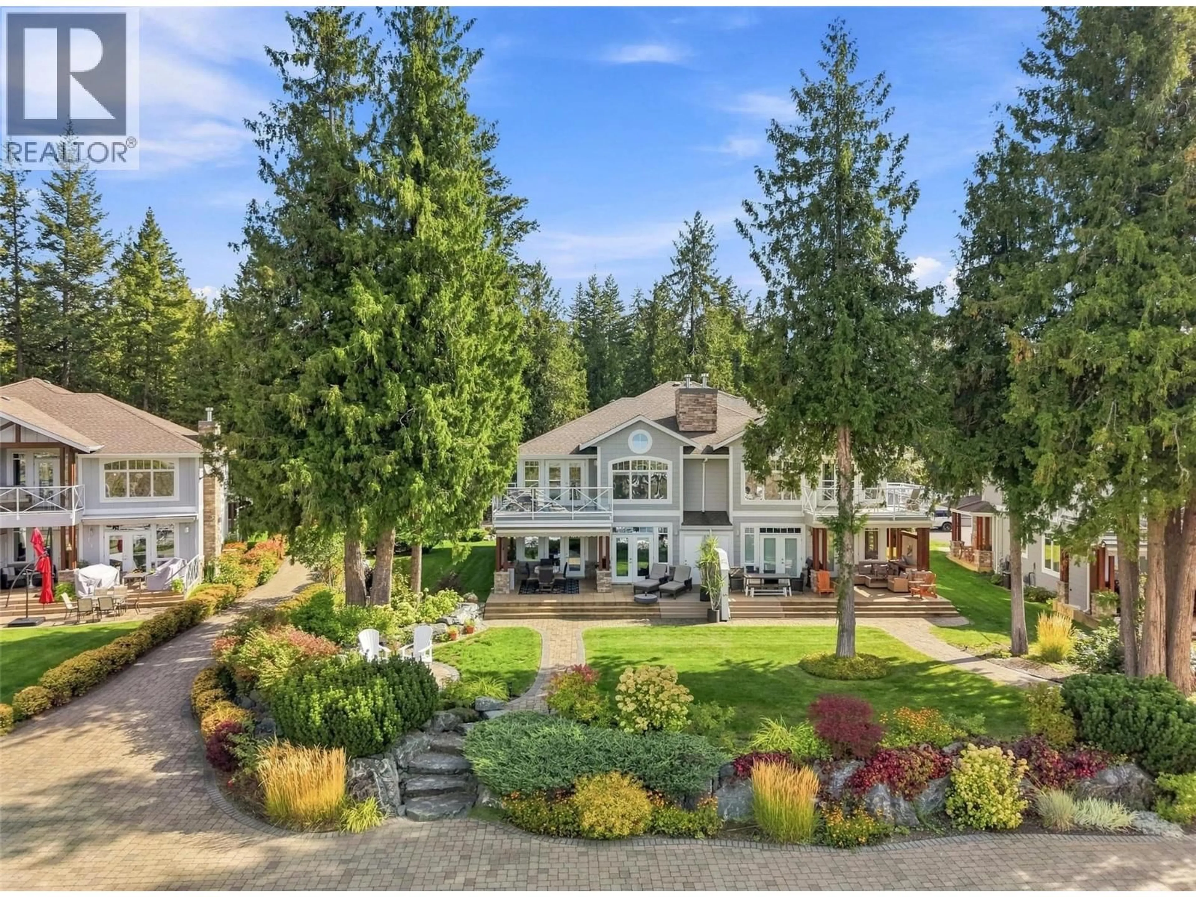 A pic from outside/outdoor area/front of a property/back of a property/a pic from drone, mountain view for 8 - 3950 EXPRESS POINT ROAD, Scotch Creek British Columbia V0E1M5