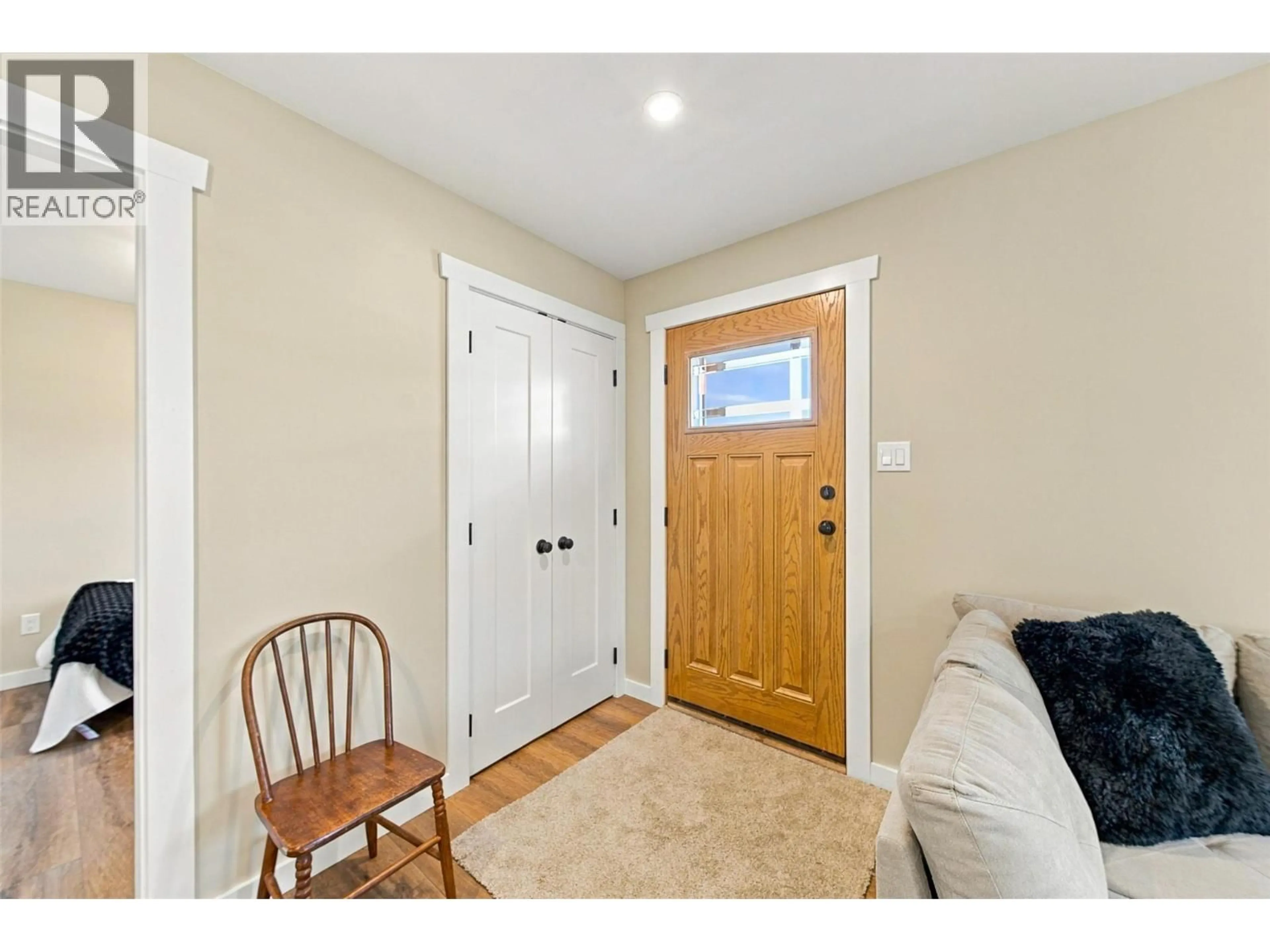 Indoor entryway for 1201 PLEASANT STREET, Kamloops British Columbia V2C3C2