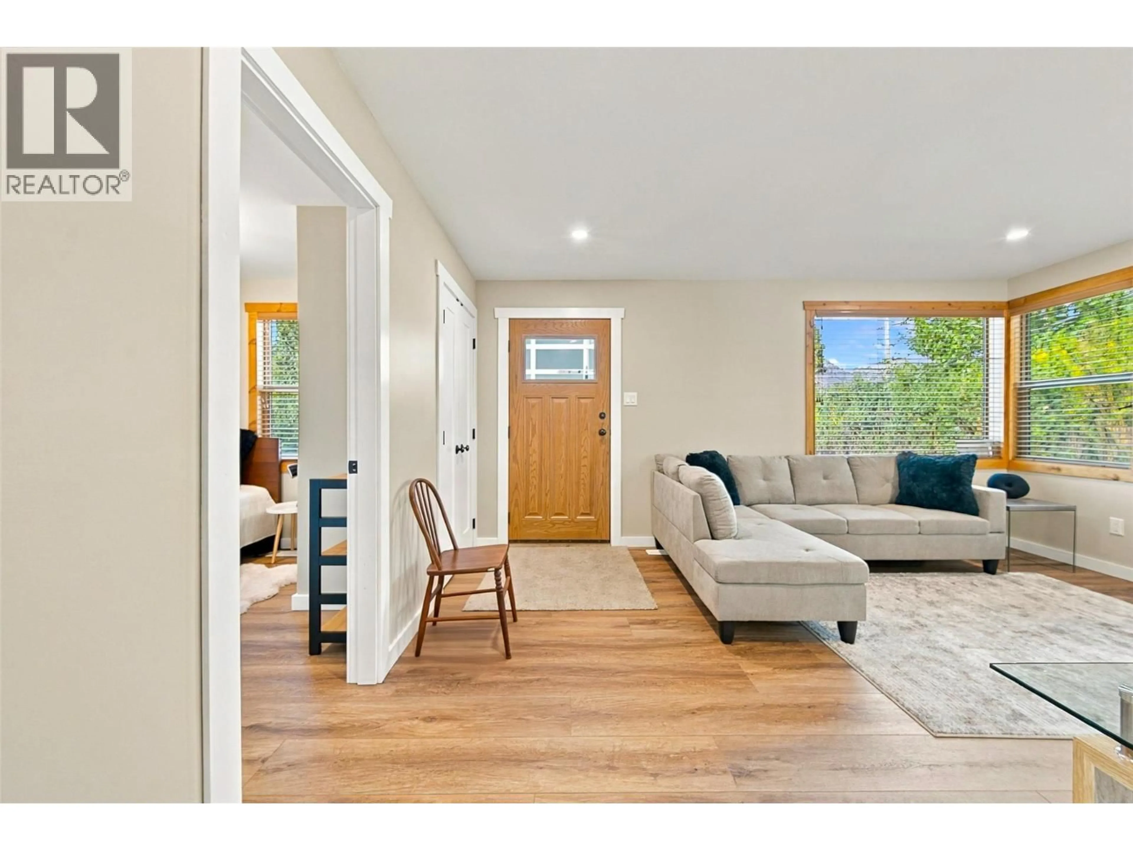 Indoor entryway for 1201 PLEASANT STREET, Kamloops British Columbia V2C3C2