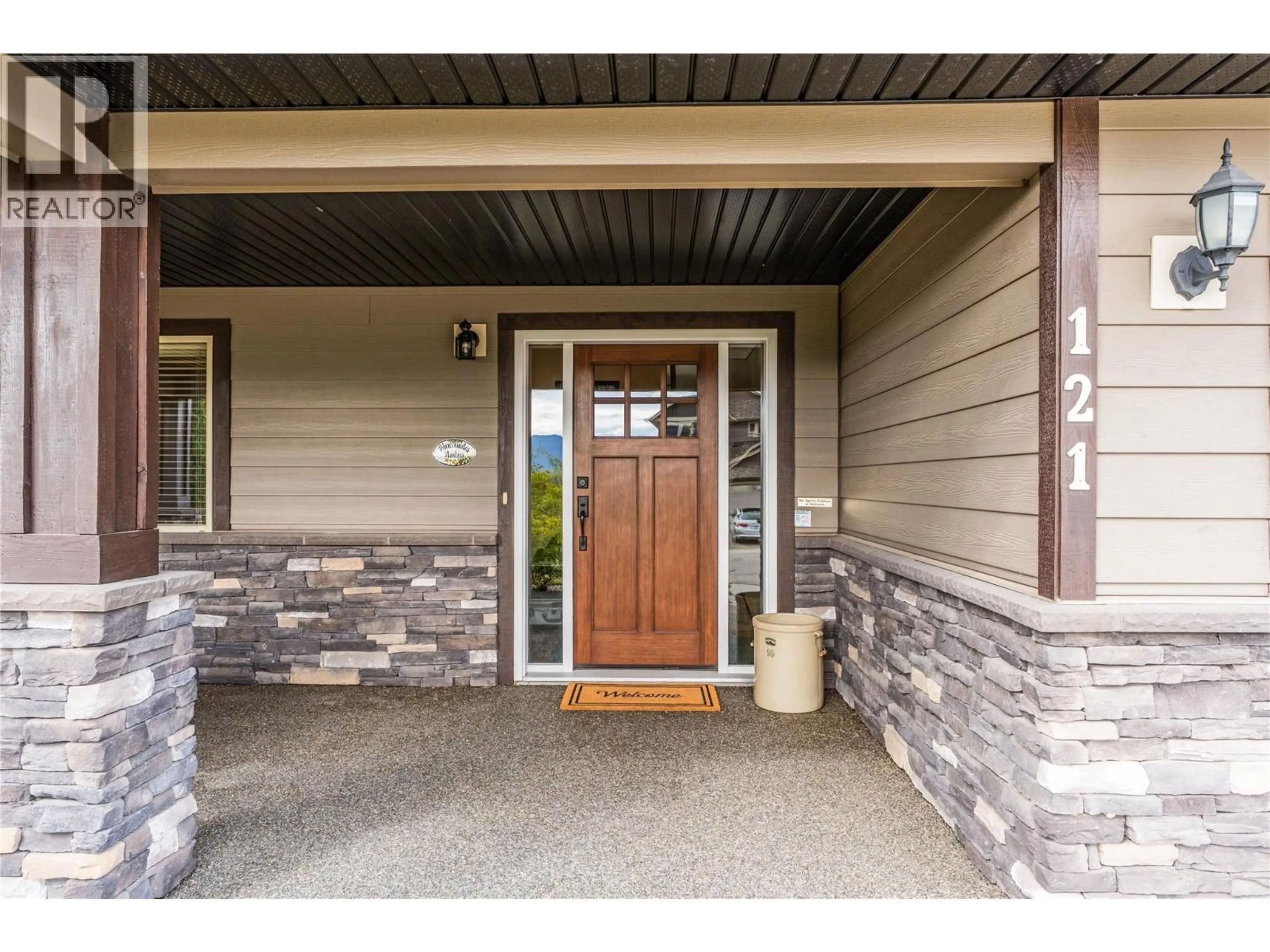 Indoor entryway for 121 BLACKCOMB COURT, Vernon British Columbia V1B4E1
