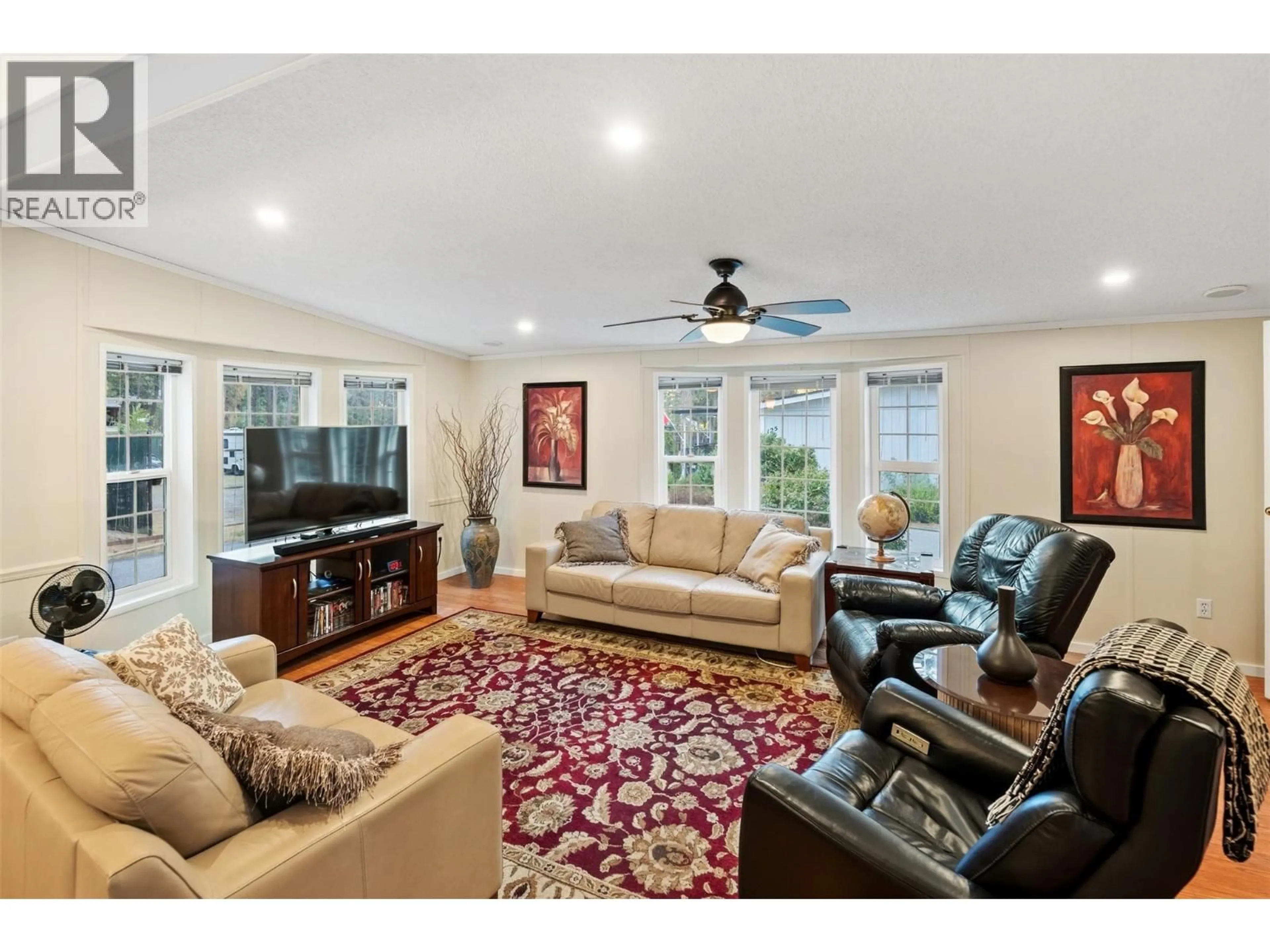 Living room with furniture, unknown for 117 - 8487 97 HIGHWAY, Oliver British Columbia V0H1T2