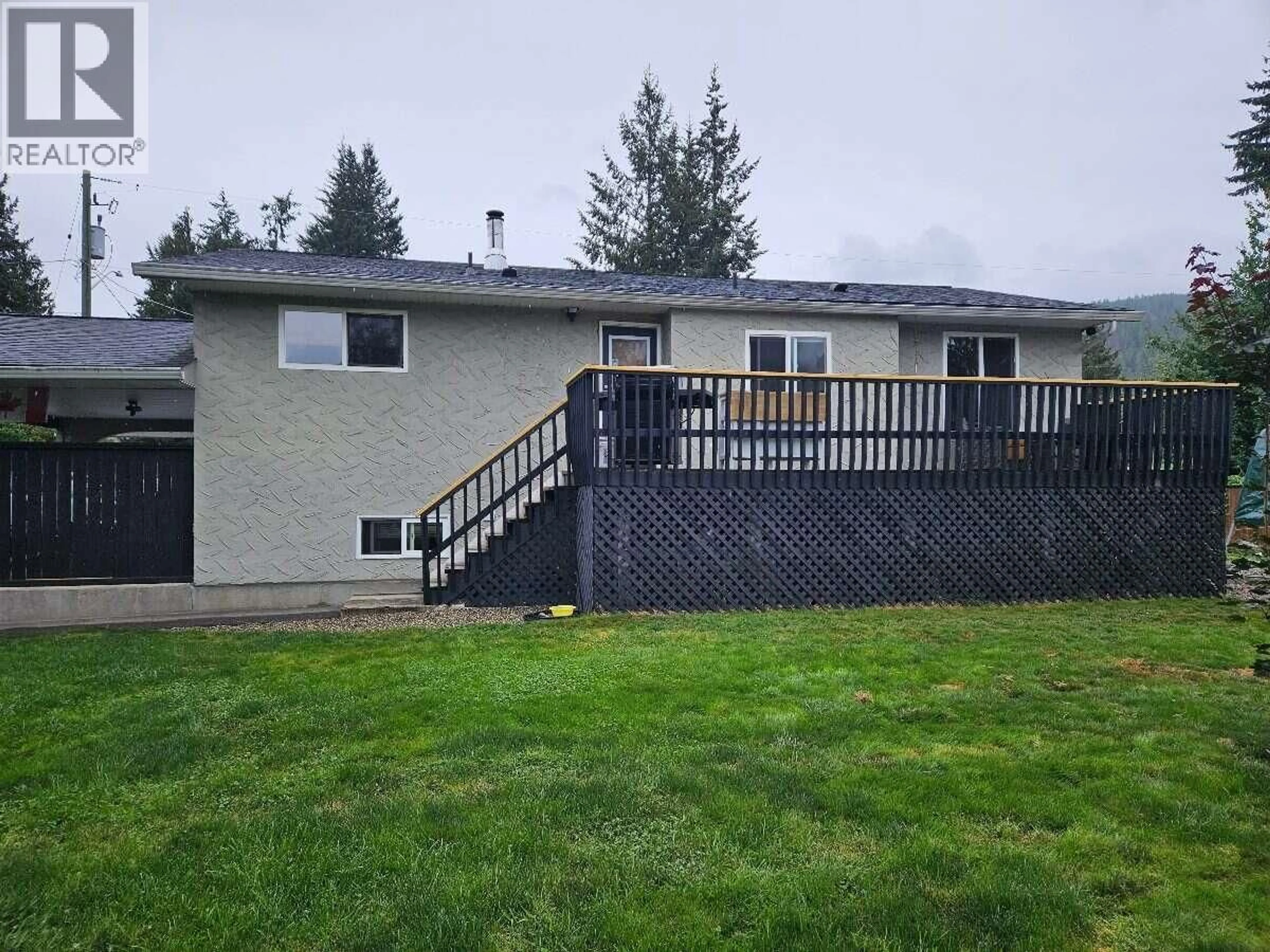 Home with vinyl exterior material, mountain view for 606 GILLIS AVENUE, Sicamous British Columbia V0E2V1