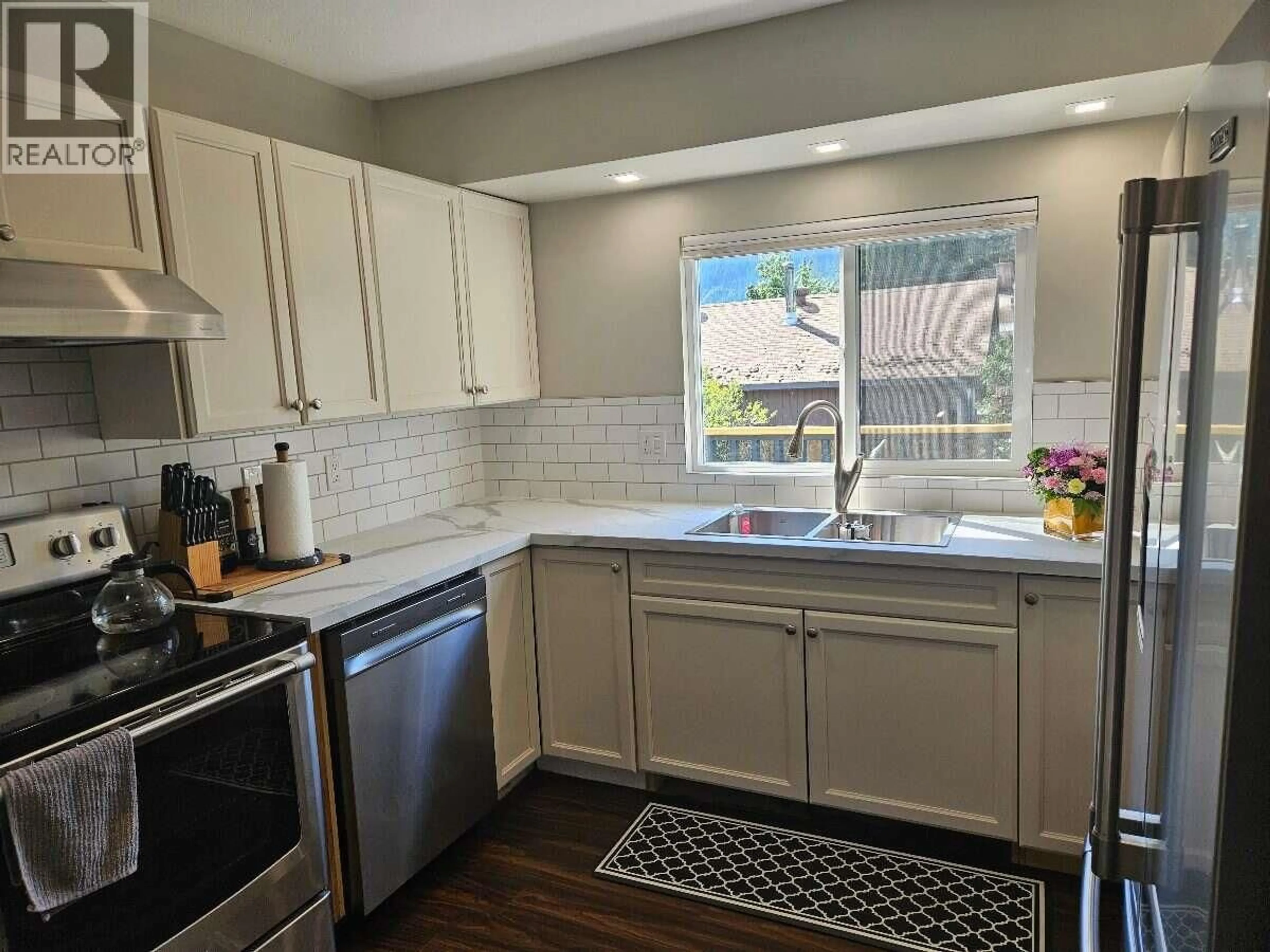 Standard kitchen, ceramic/tile floor for 606 GILLIS AVENUE, Sicamous British Columbia V0E2V1