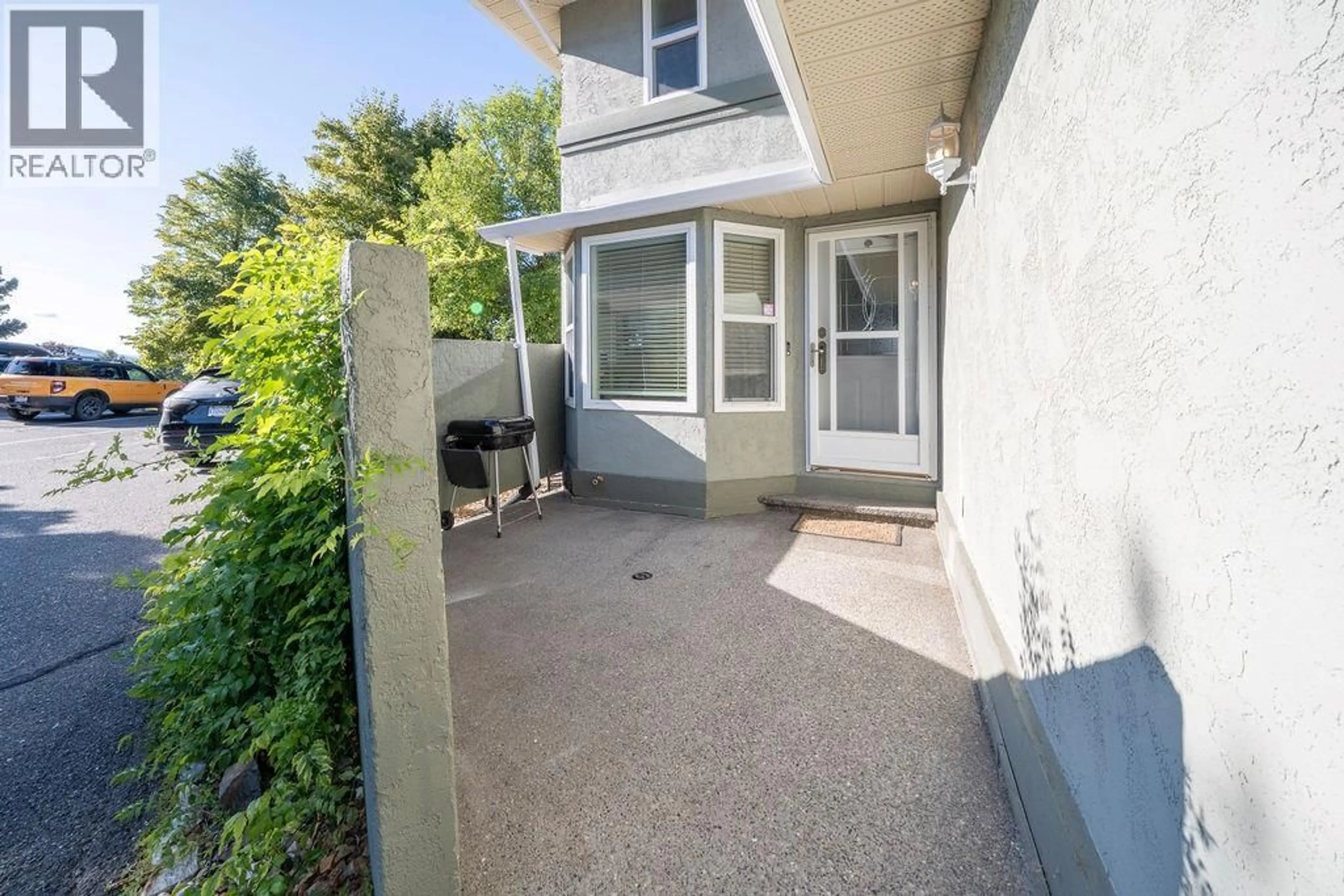 Patio, street for 10 - 2526 NECHAKO DRIVE, Kamloops British Columbia V2E2C9