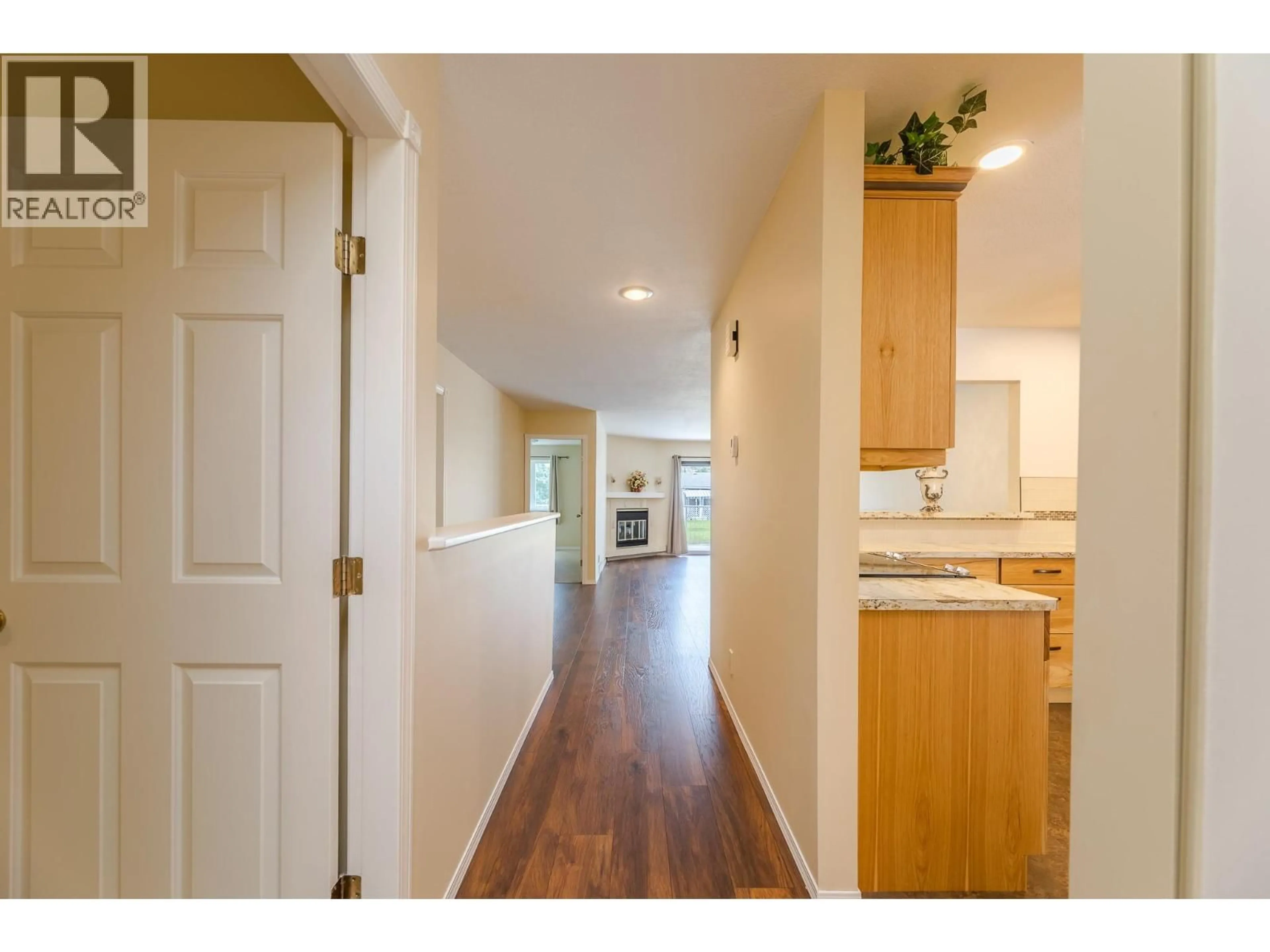 Indoor entryway for 10 - 11121 SCOTT STREET, Summerland British Columbia V0H1Z0