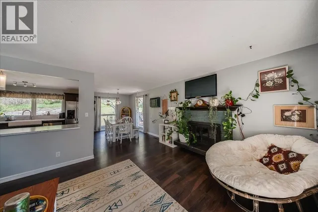 1106 CLARKE ROAD, Robson 5