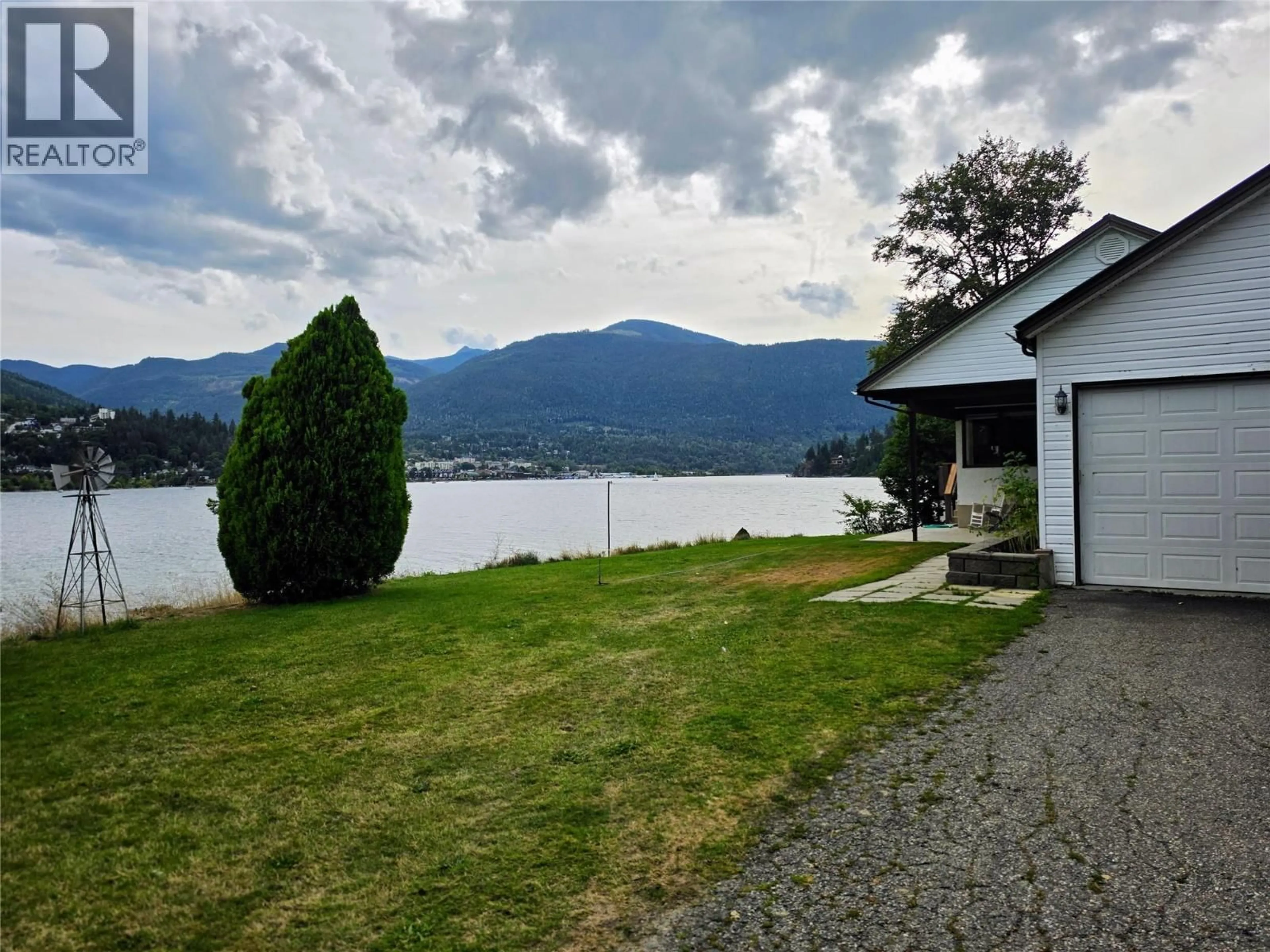 A pic from outside/outdoor area/front of a property/back of a property/a pic from drone, water/lake/river/ocean view for 582 VALHALLA ROAD, Nelson British Columbia V1L6M6