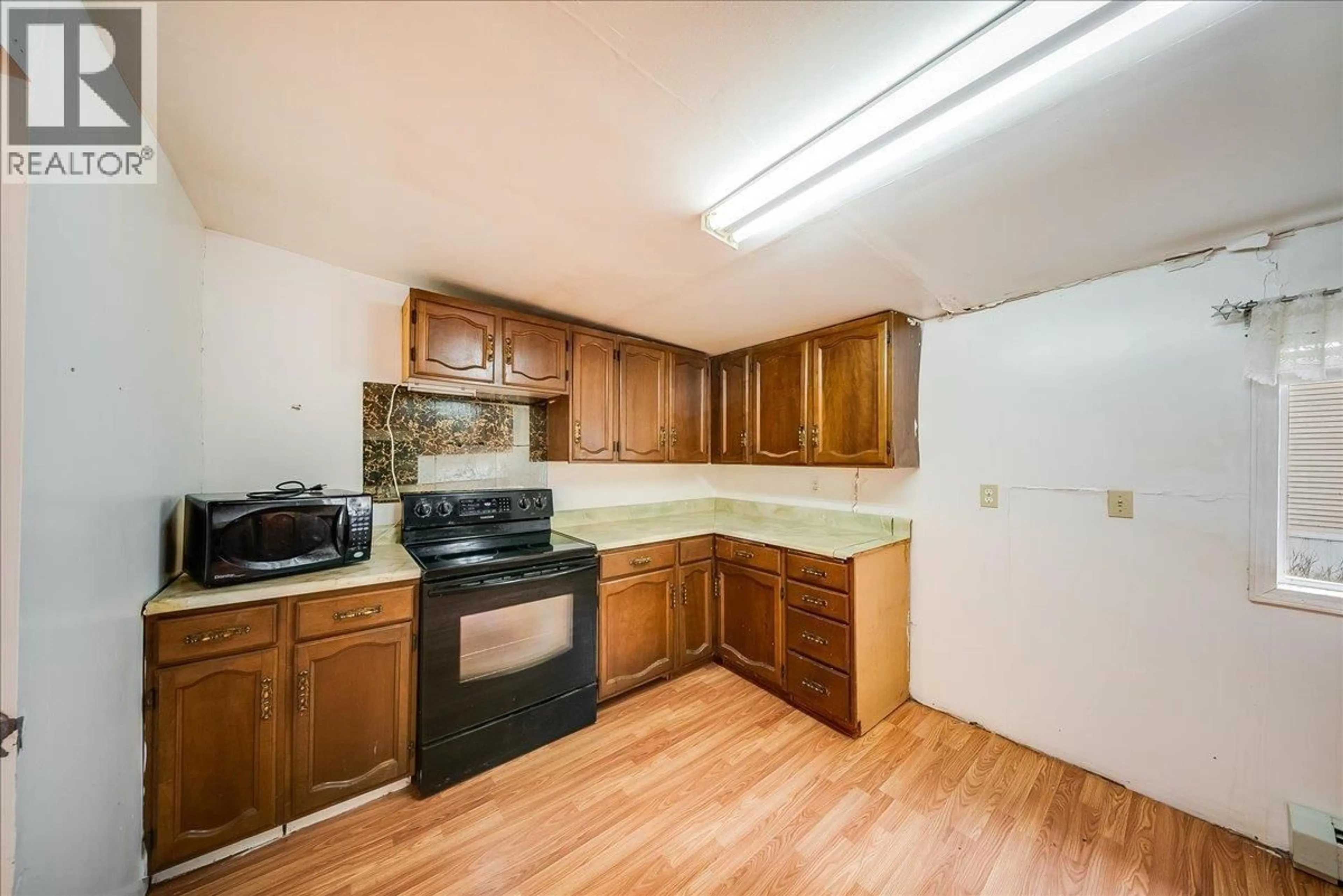 Standard kitchen, unknown for 1427 AIRPORT ROAD, Salmo British Columbia V0G1Z0
