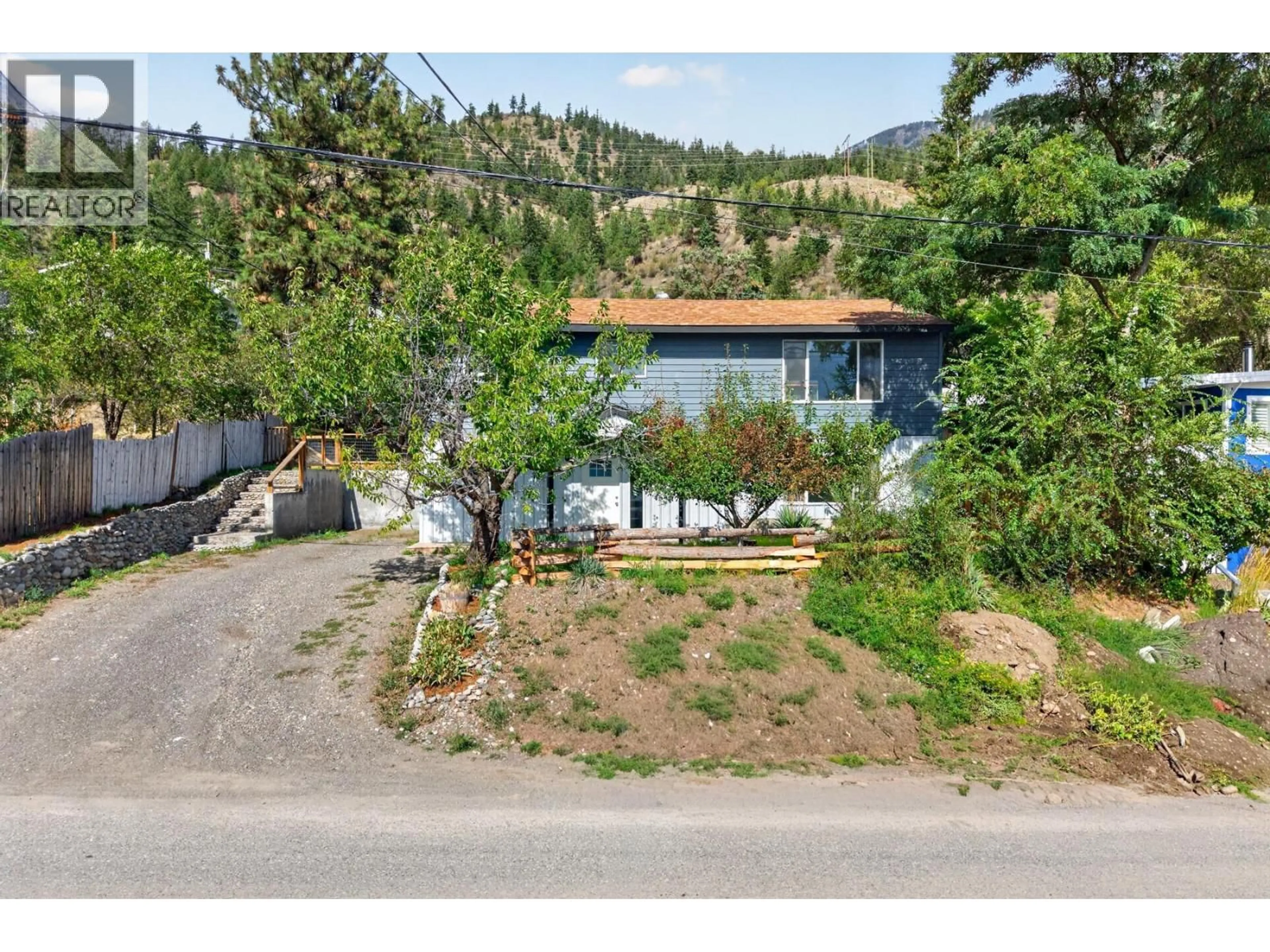A pic from outside/outdoor area/front of a property/back of a property/a pic from drone, mountain view for 677 COLUMBIA STREET, Lillooet British Columbia V0K1V0