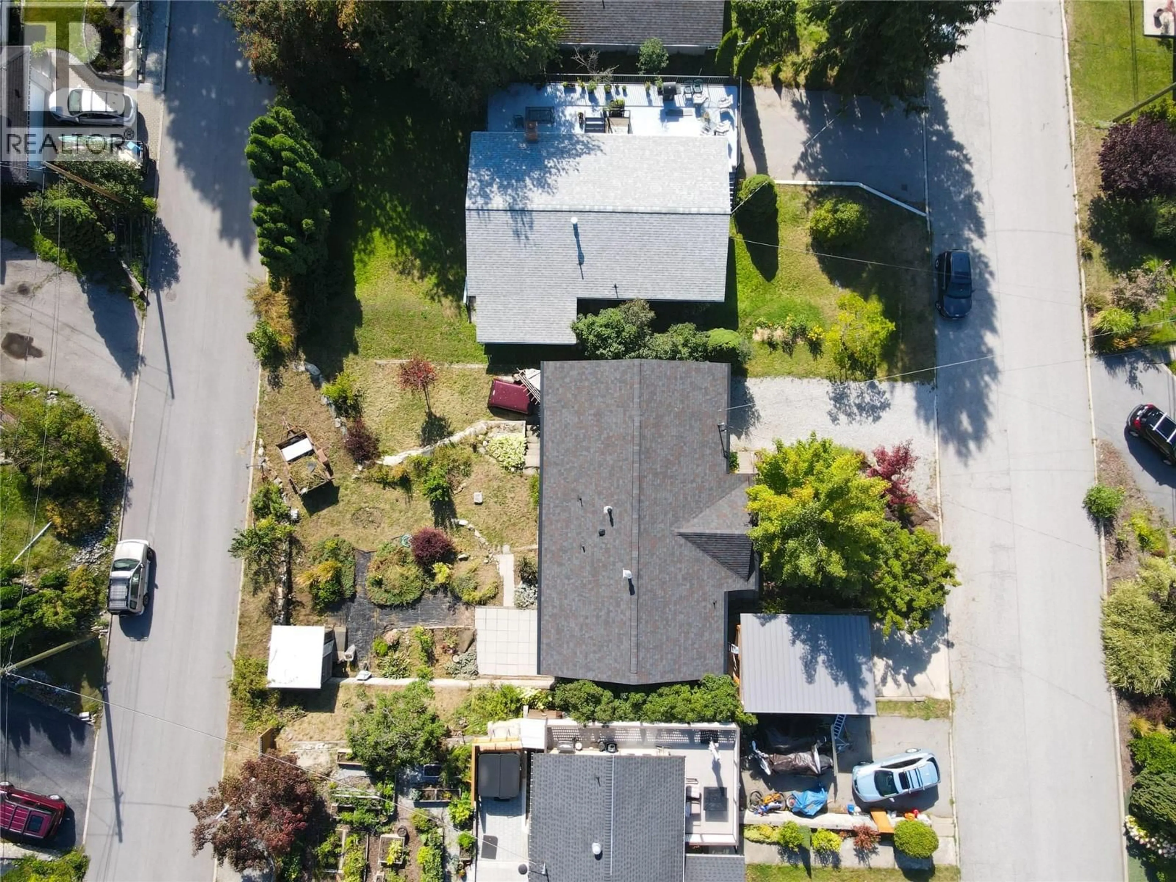 A pic from outside/outdoor area/front of a property/back of a property/a pic from drone, street for 518 DELBRUCK STREET, Nelson British Columbia V1L5L6