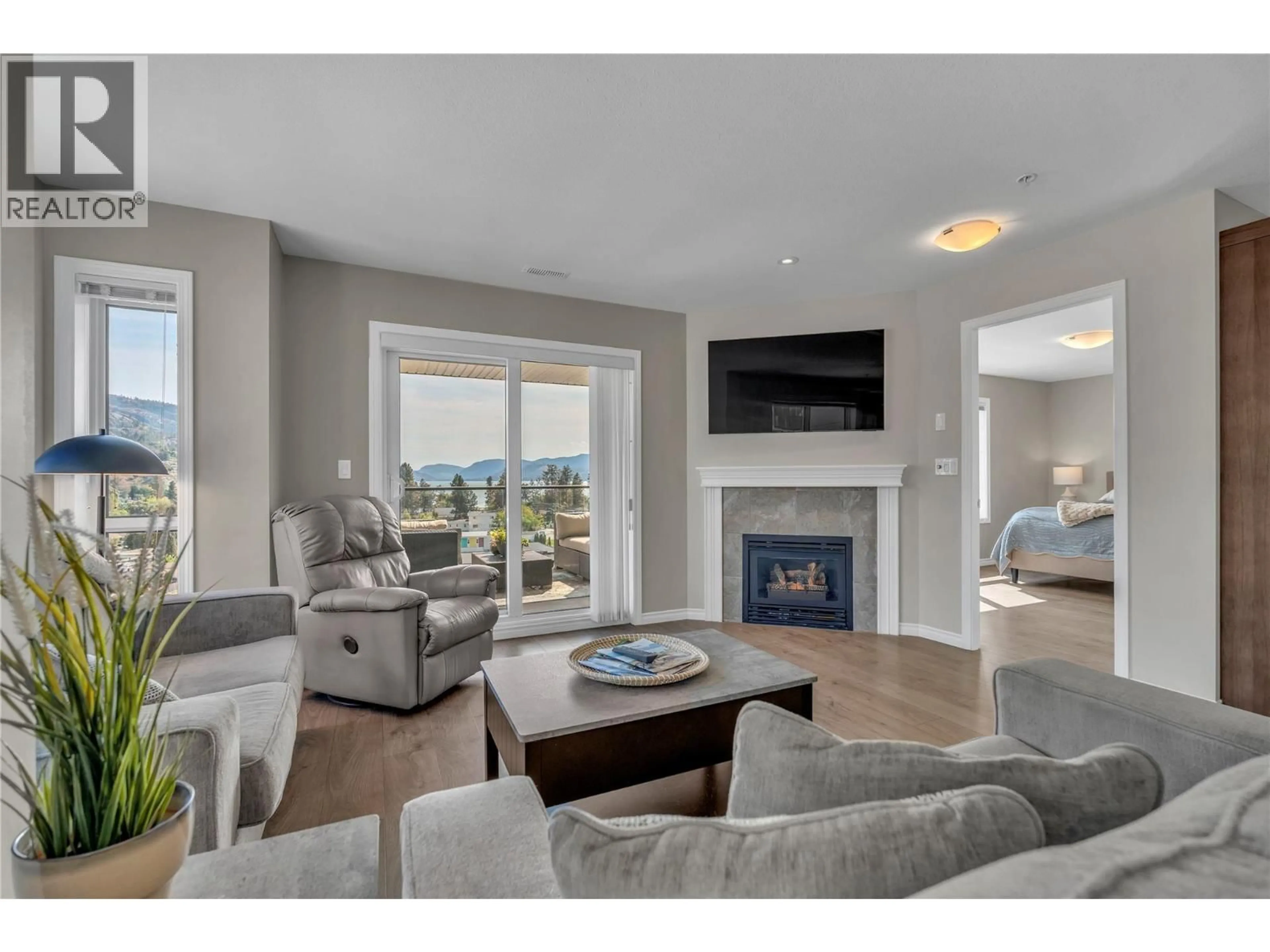 Living room with furniture, unknown for 807 - 3388 SKAHA LAKE ROAD, Penticton British Columbia V2A6G4