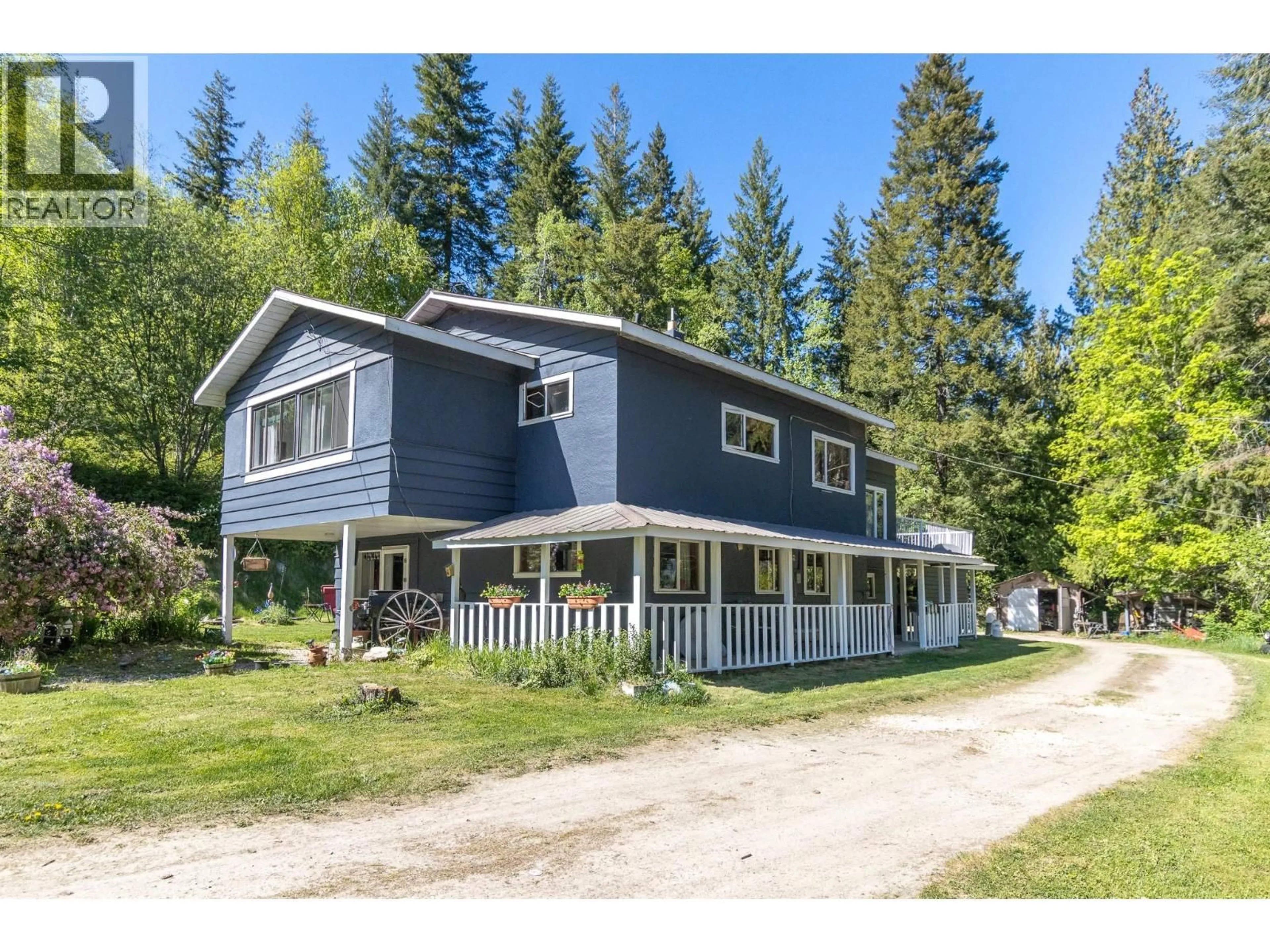 A pic from outside/outdoor area/front of a property/back of a property/a pic from drone, unknown for 3591 65 AVENUE NORTHWEST, Salmon Arm British Columbia V1E3A2