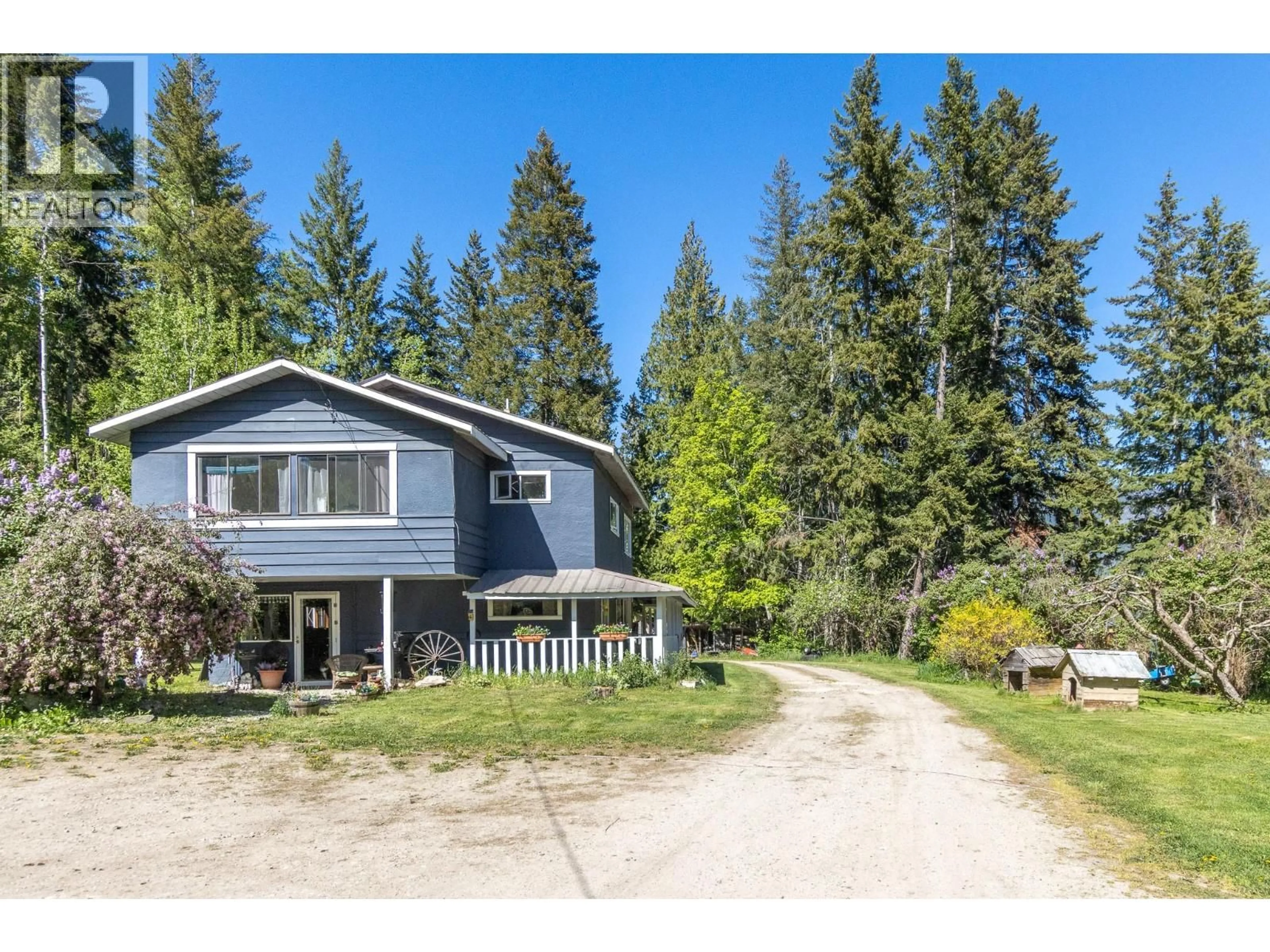 A pic from outside/outdoor area/front of a property/back of a property/a pic from drone, unknown for 3591 65 AVENUE NORTHWEST, Salmon Arm British Columbia V1E3A2